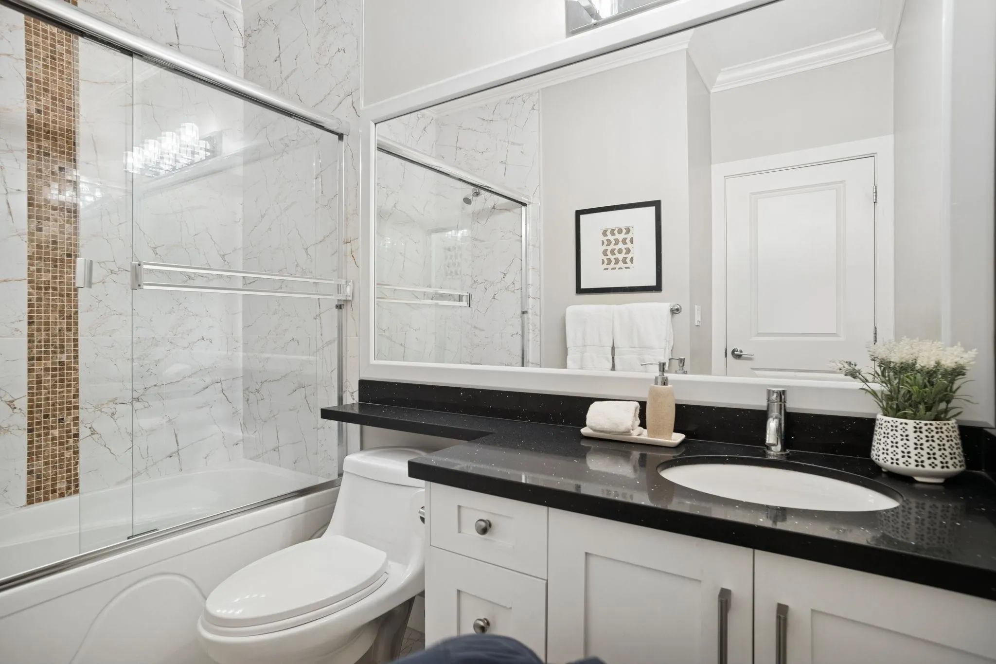 102 910 Delestre Avenue