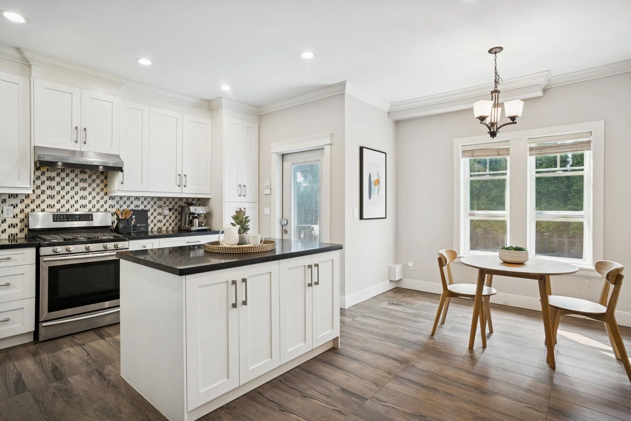 102 910 Delestre Avenue