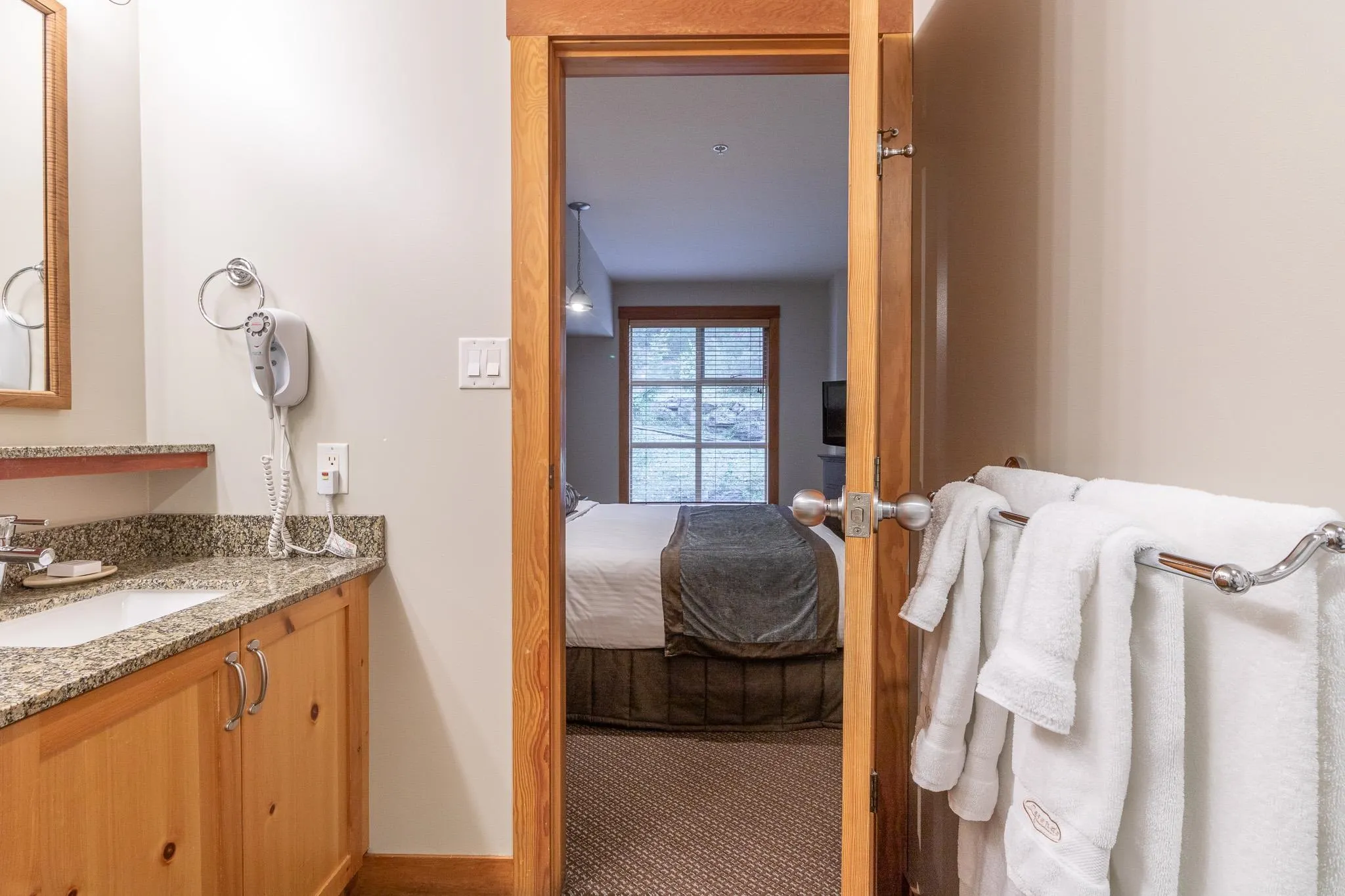 334C 2036 London Lane