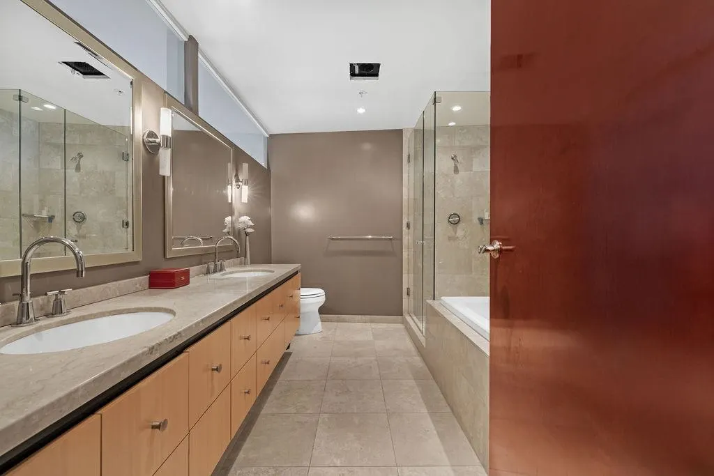 4303 938 Nelson Street