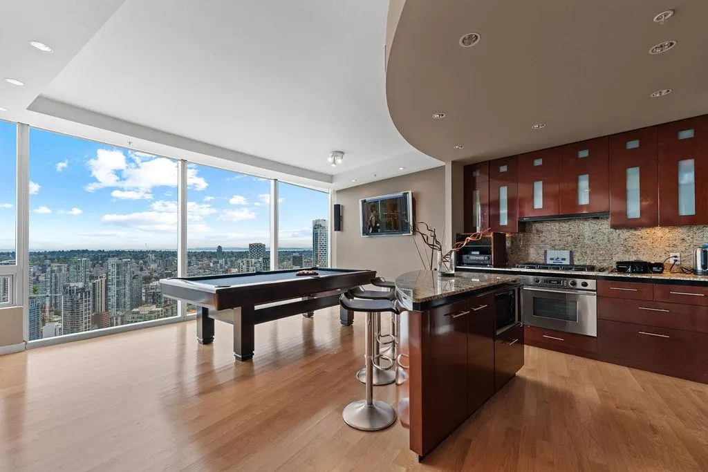 4303 938 Nelson Street