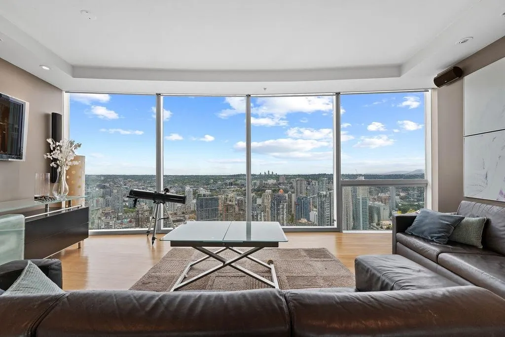 4303 938 Nelson Street