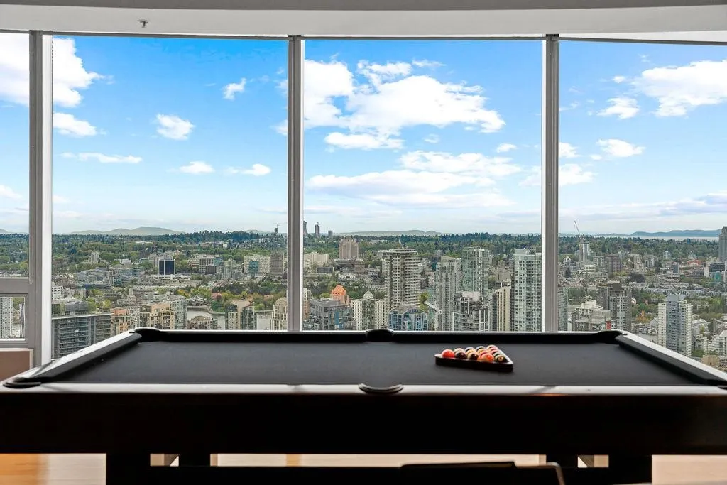 4303 938 Nelson Street