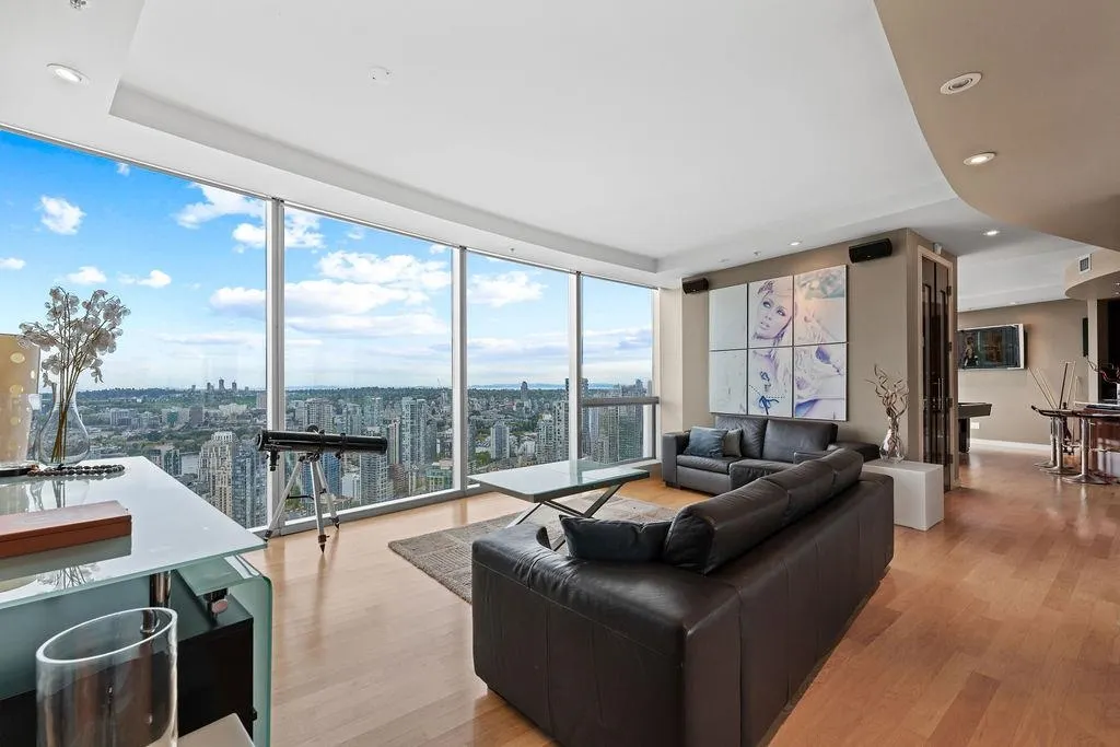 4303 938 Nelson Street