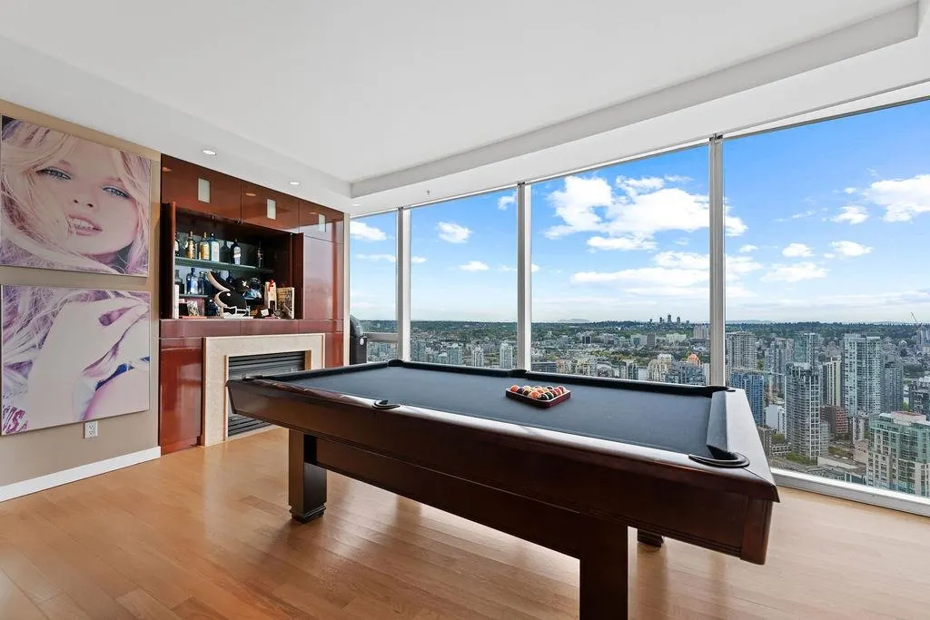 4303 938 Nelson Street