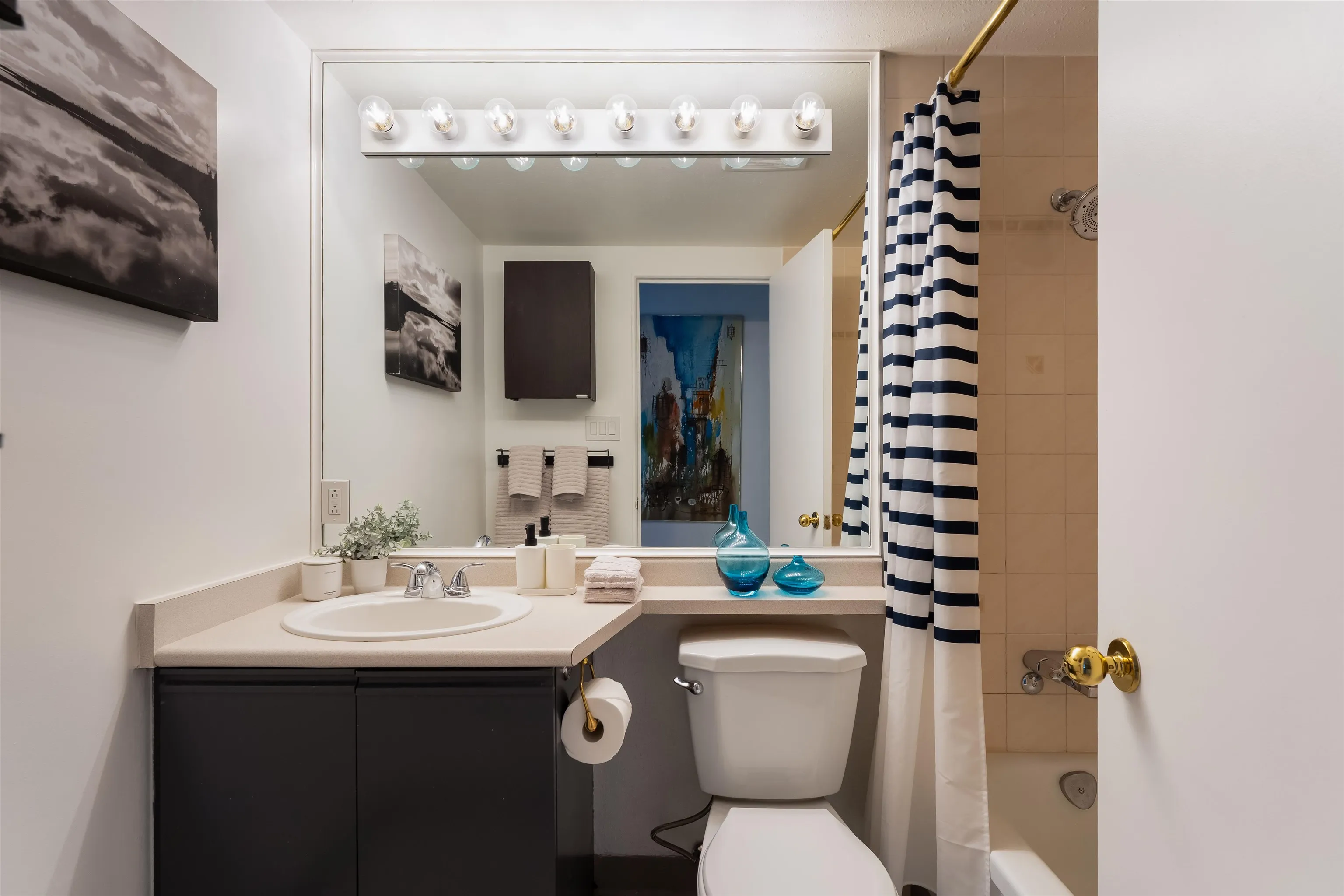 808 756 Great Northern Way