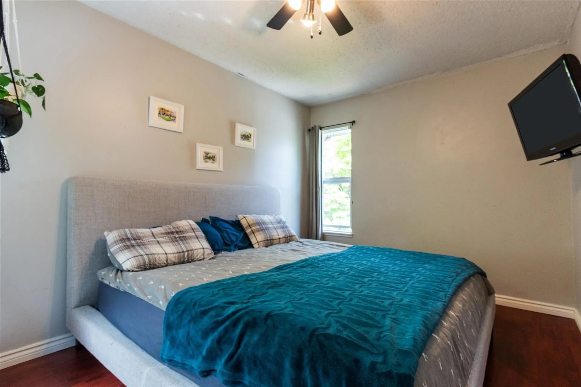 6217 E Greenside Drive