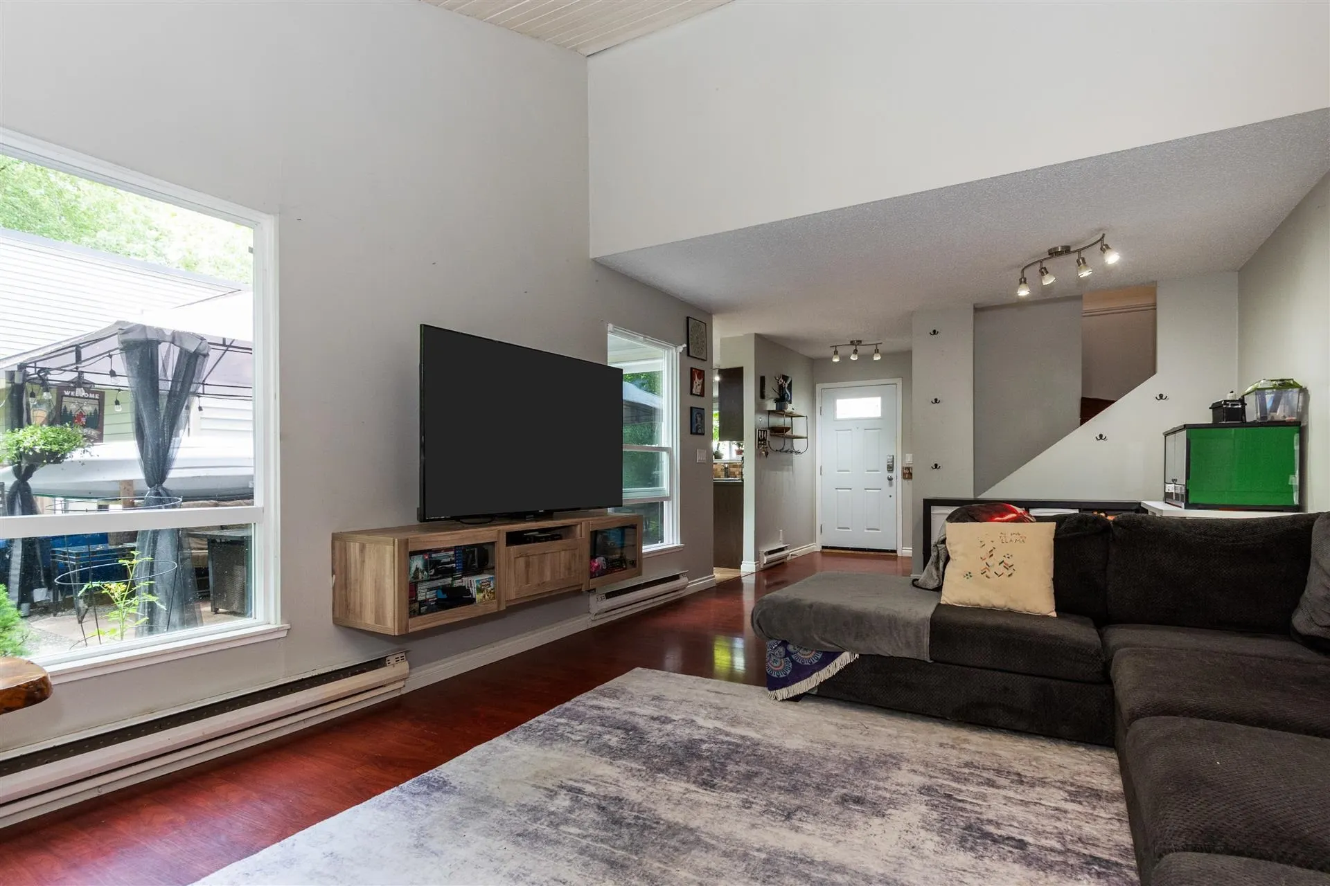 6217 E Greenside Drive