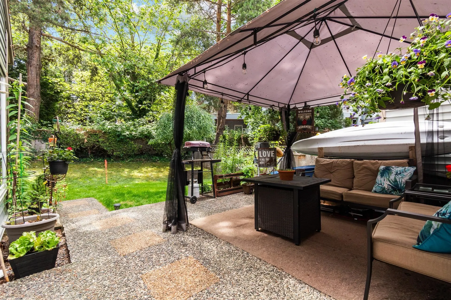 6217 E Greenside Drive