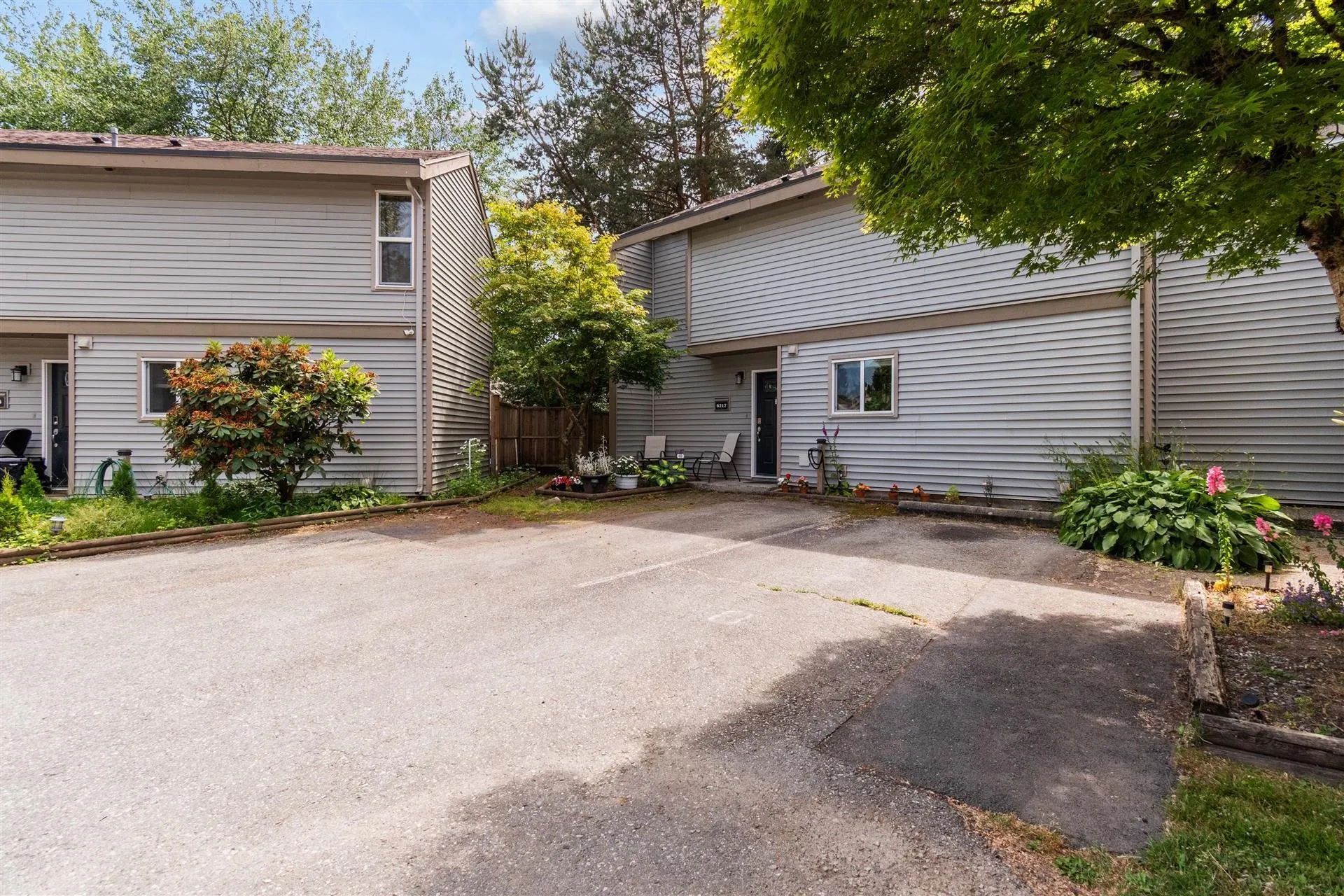 6217 E Greenside Drive