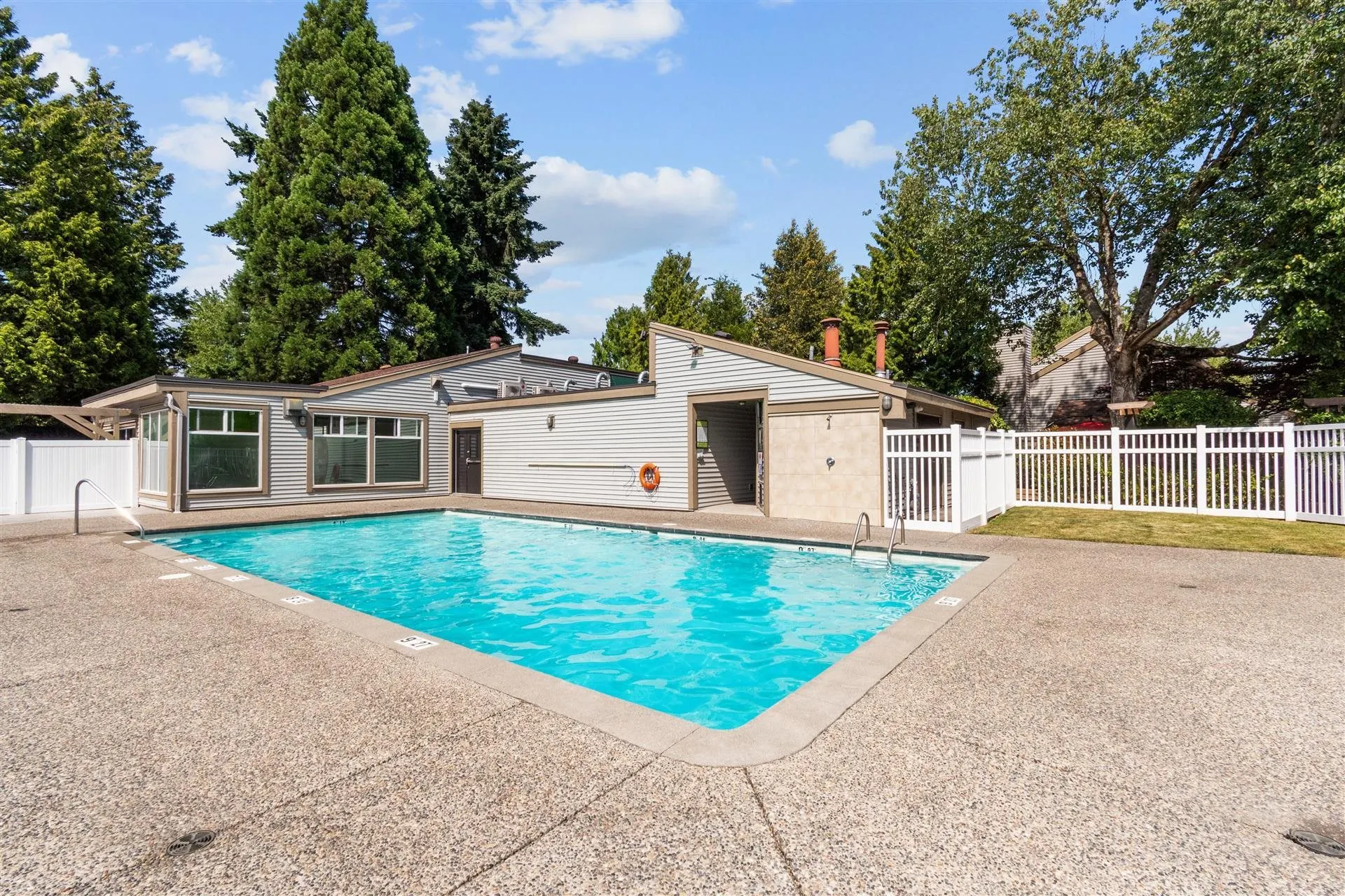 6217 E Greenside Drive