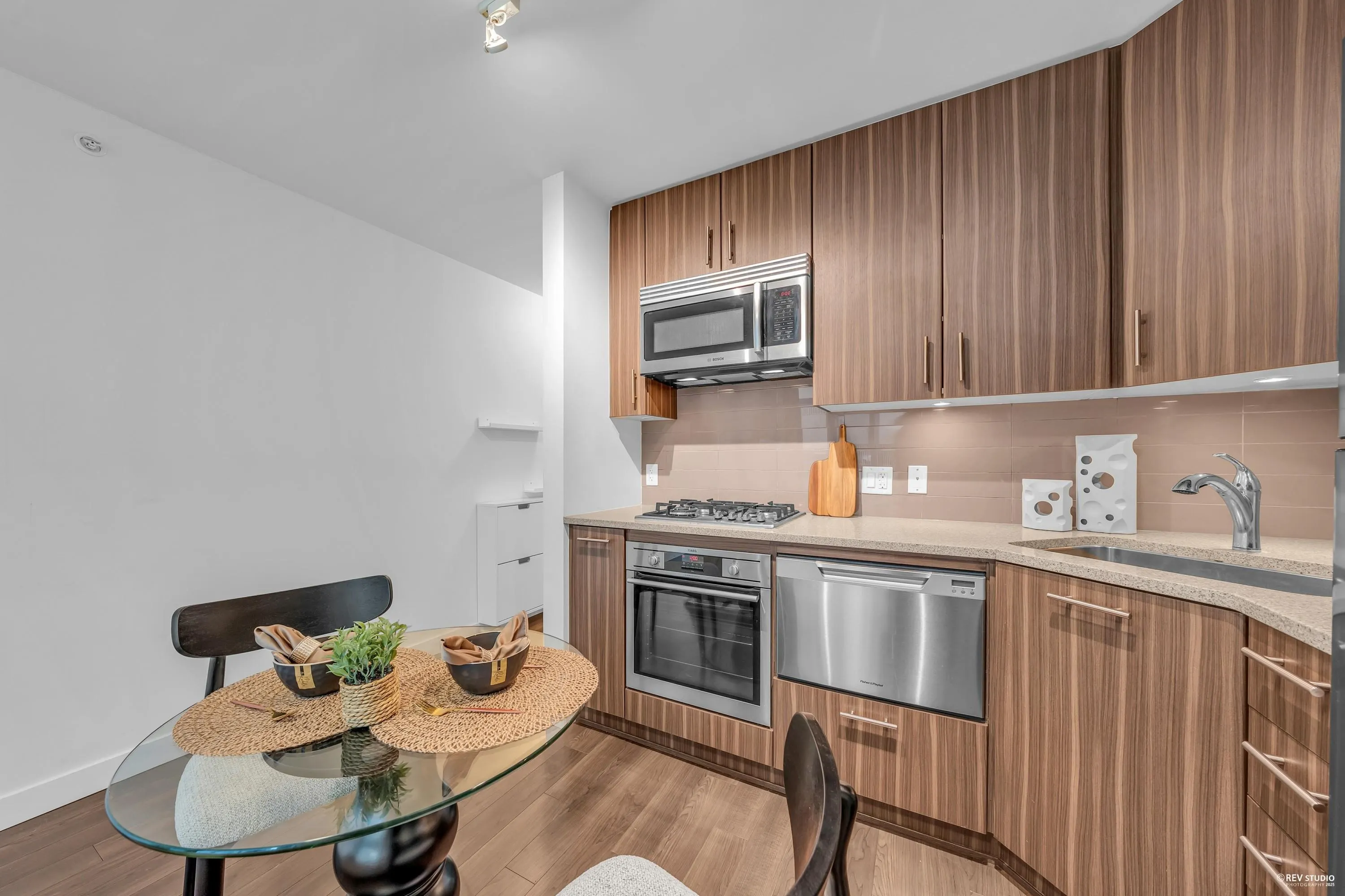 508 608 Belmont Street