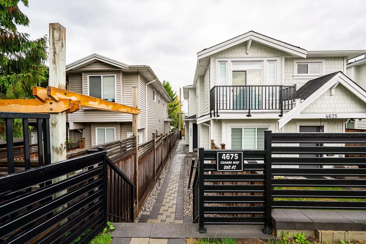 #2 4675 Canada Way