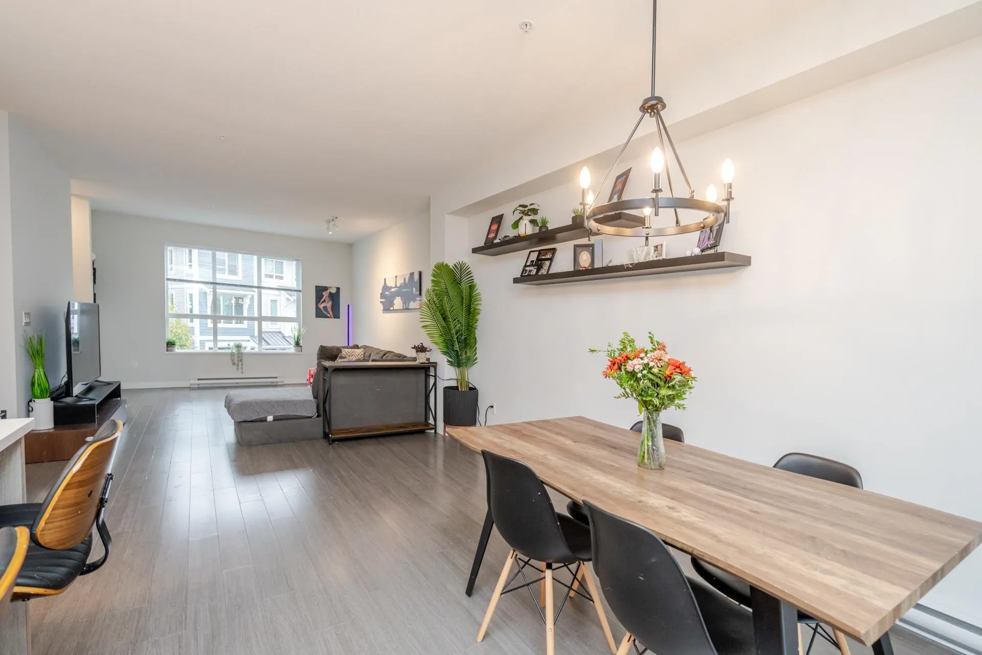 84 8335 Nelson Street