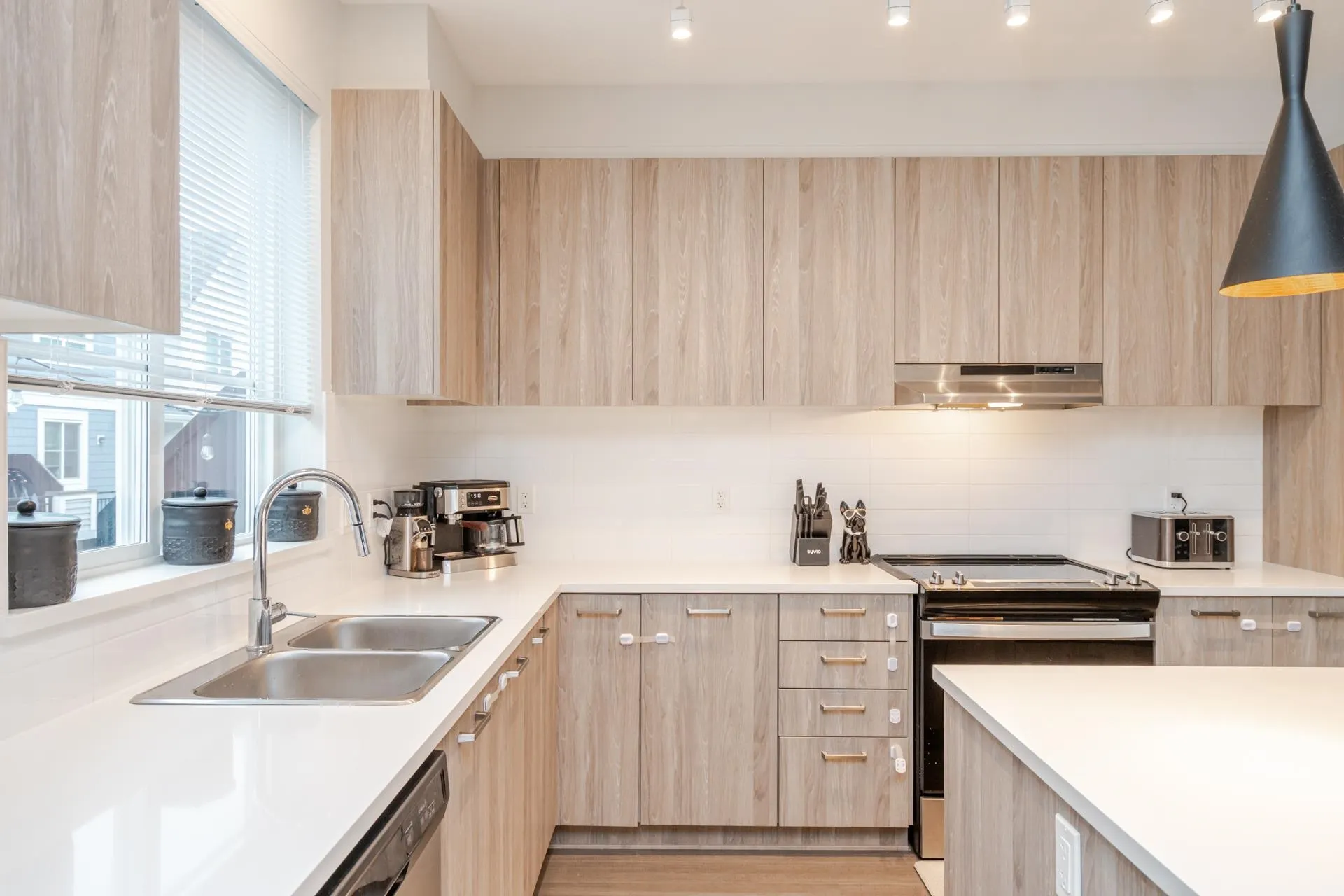 84 8335 Nelson Street