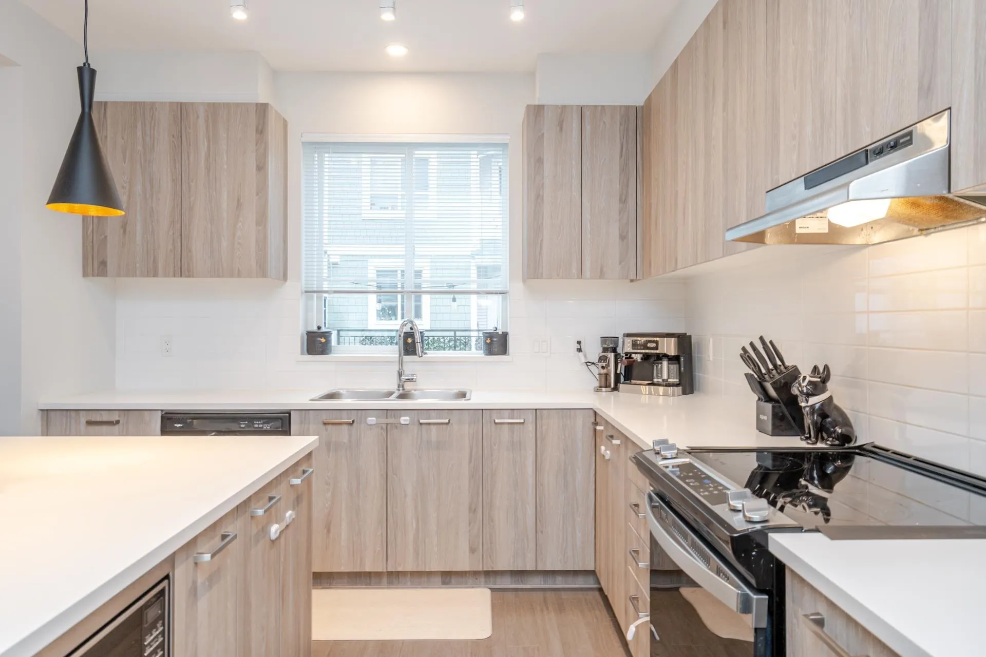 84 8335 Nelson Street