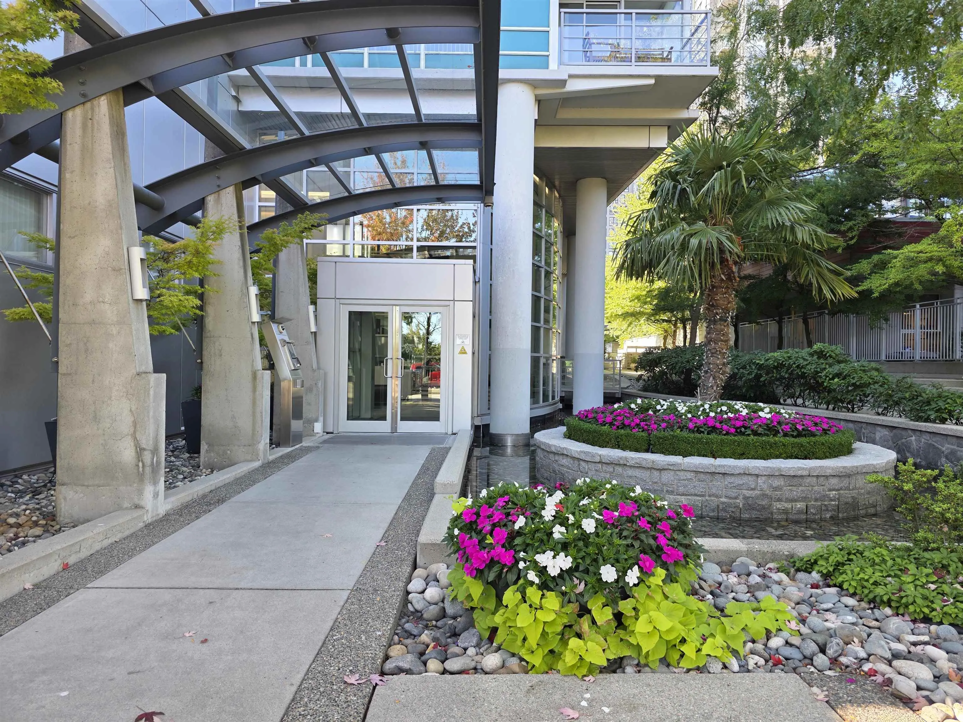 2503 1483 Homer Street