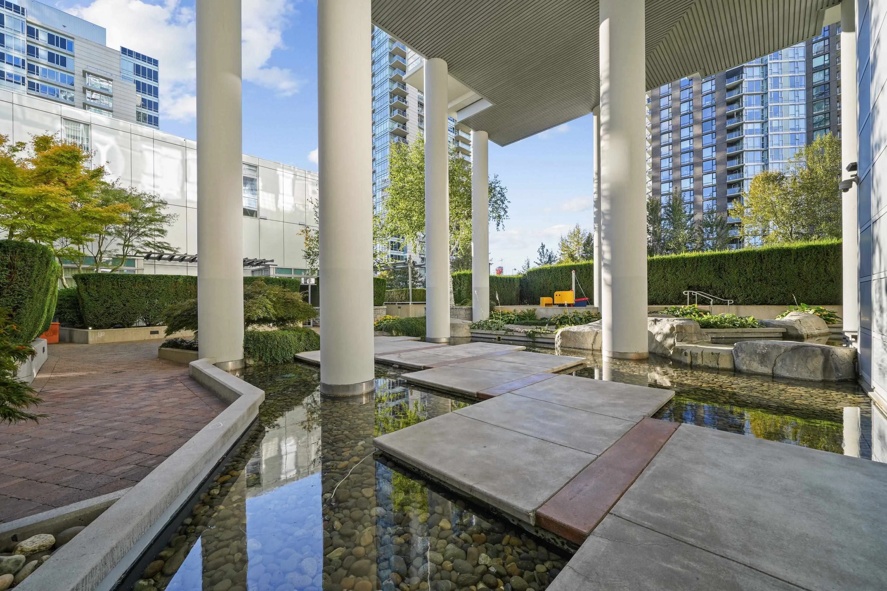 2503 1483 Homer Street