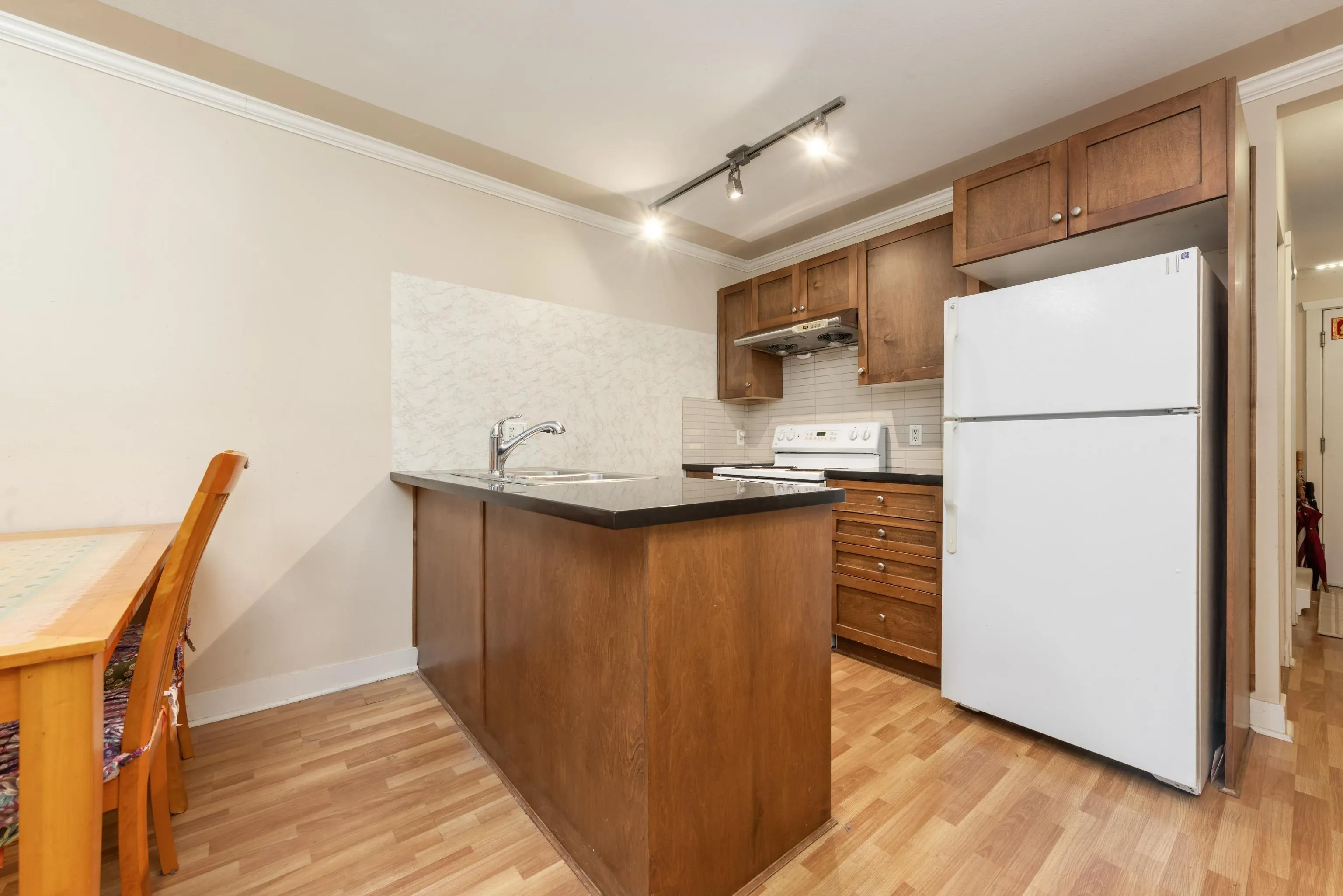 218 2265 E Hastings Street