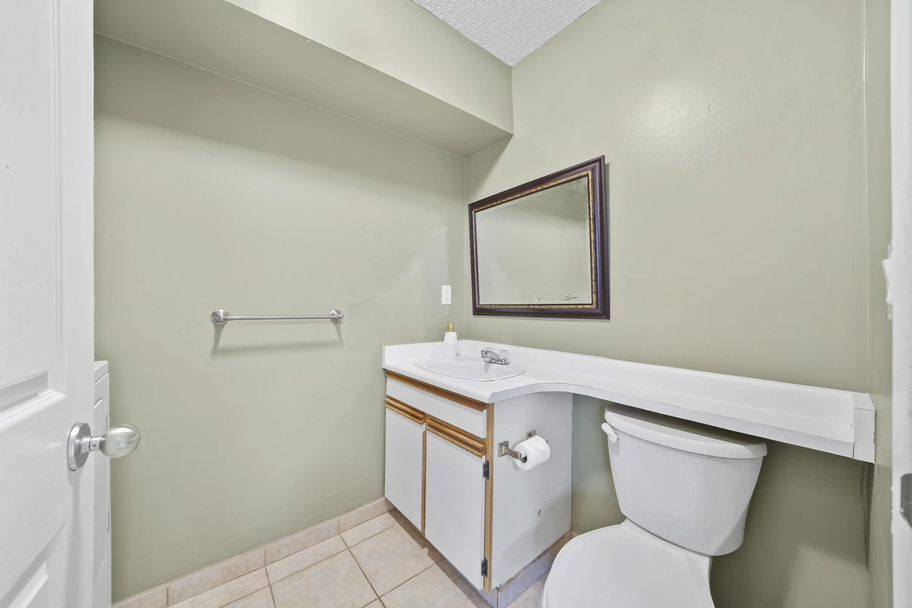 60 1195 Falcon Drive