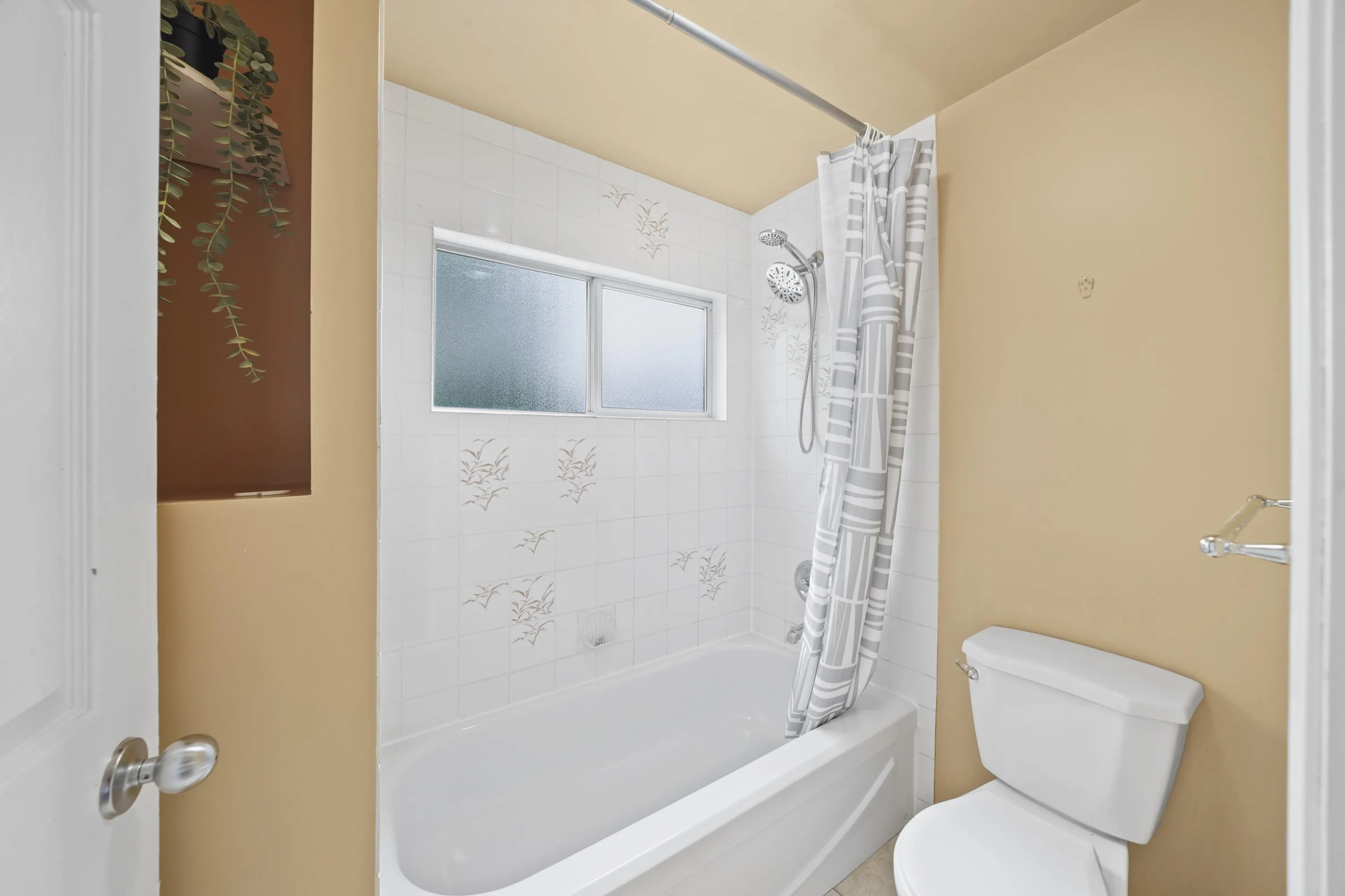 60 1195 Falcon Drive