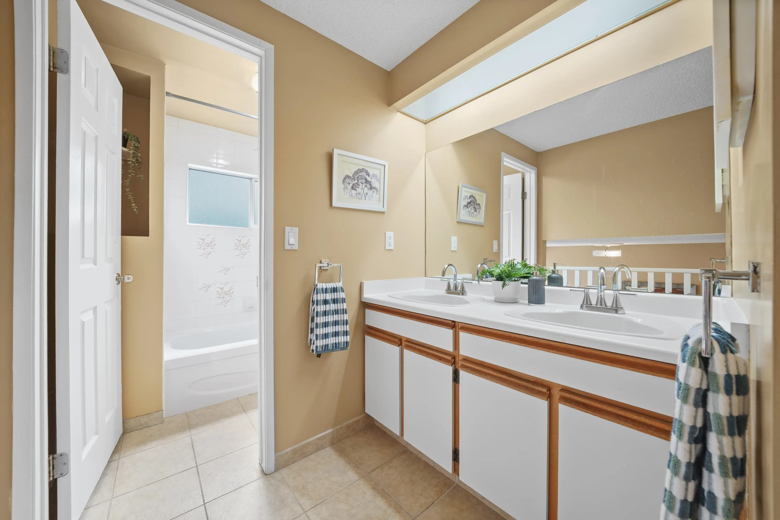 60 1195 Falcon Drive