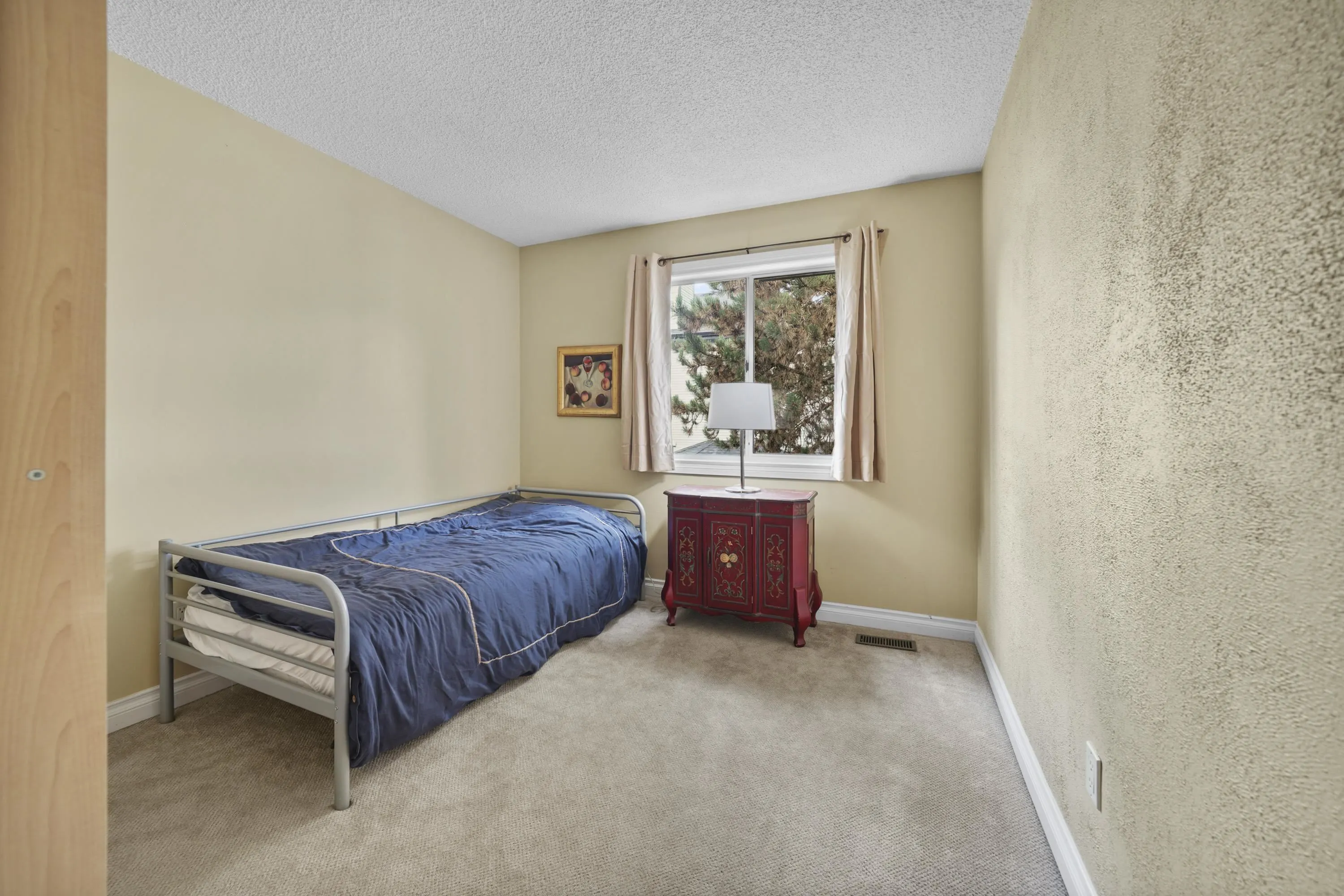 60 1195 Falcon Drive