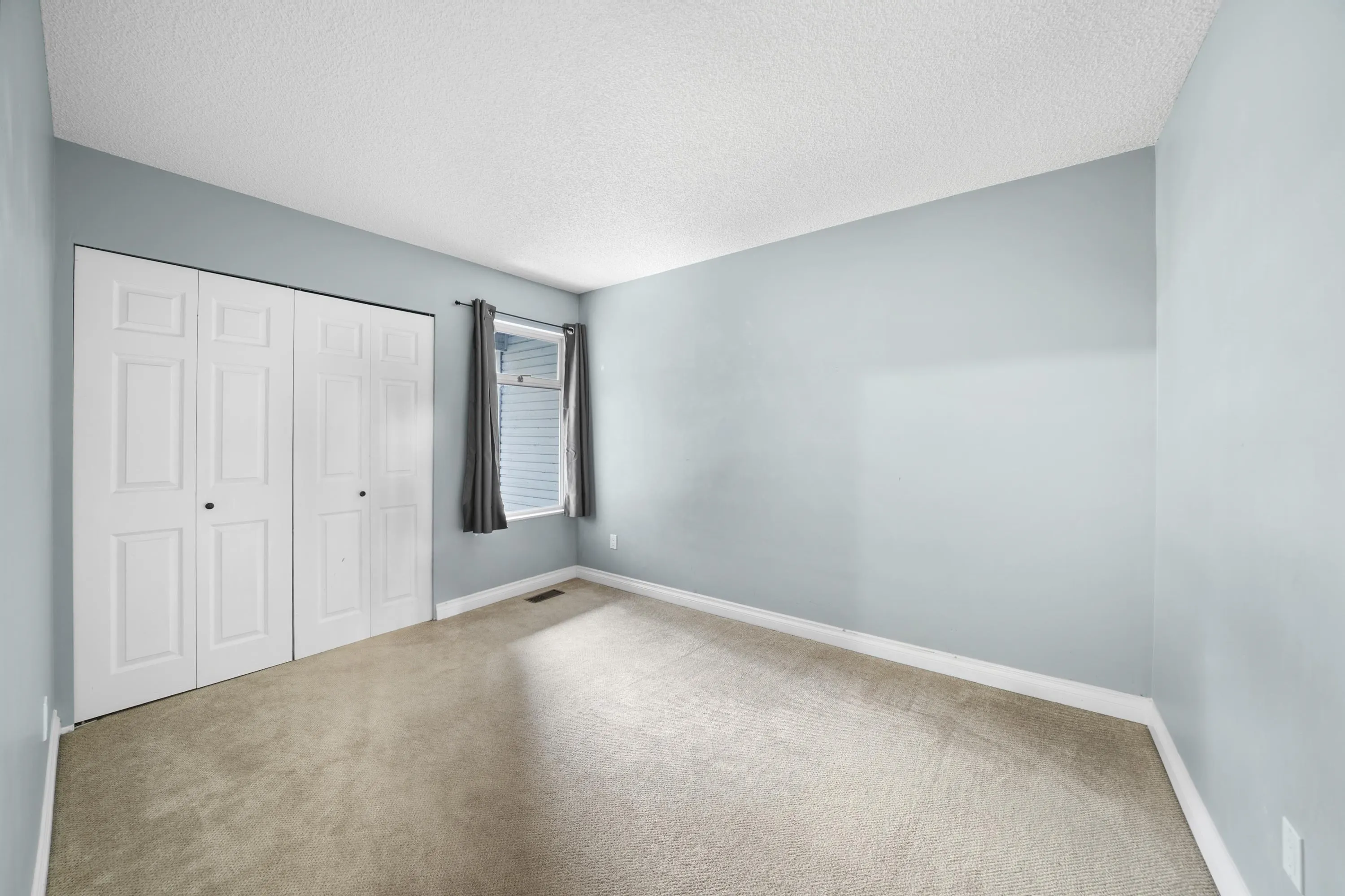 60 1195 Falcon Drive