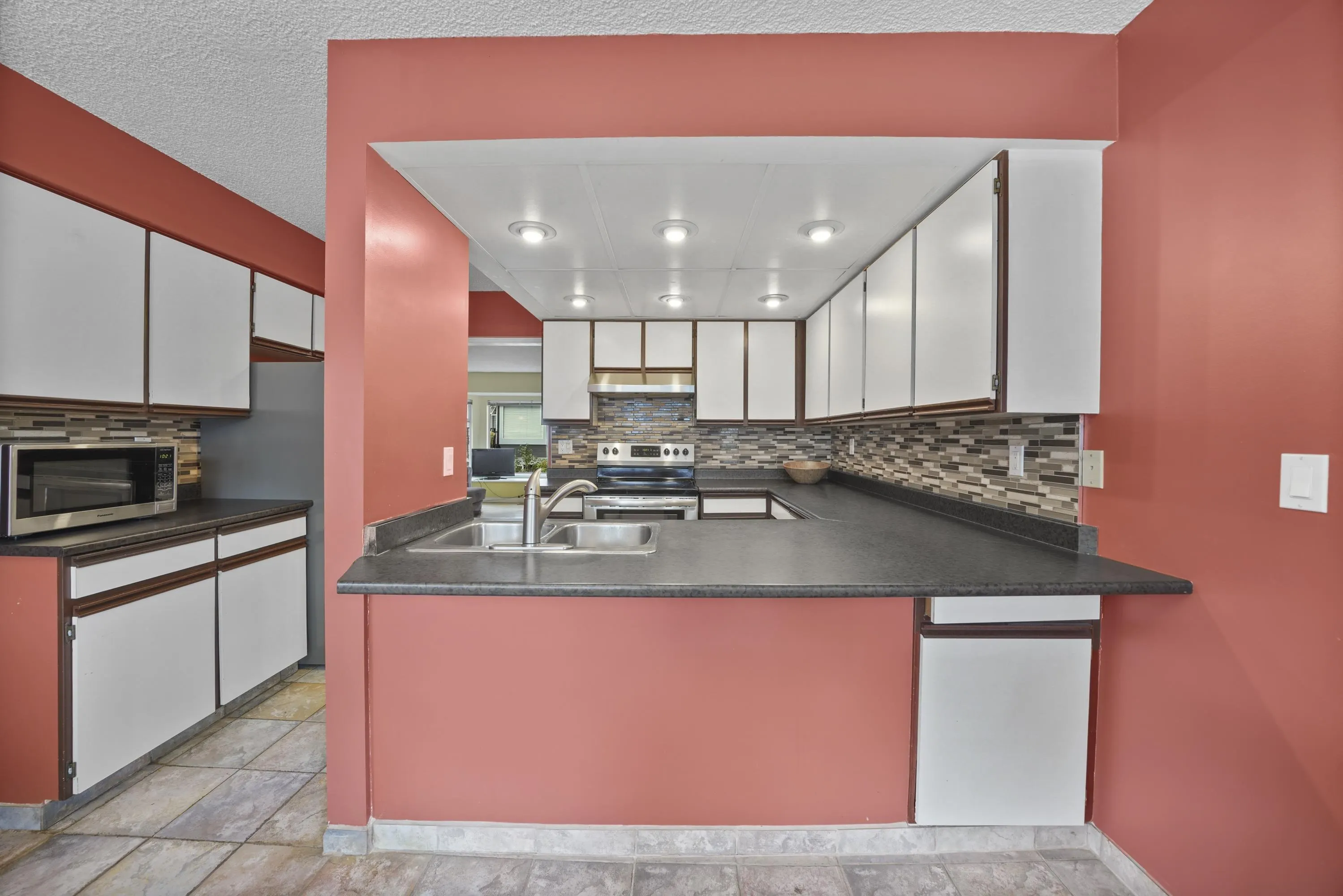 60 1195 Falcon Drive