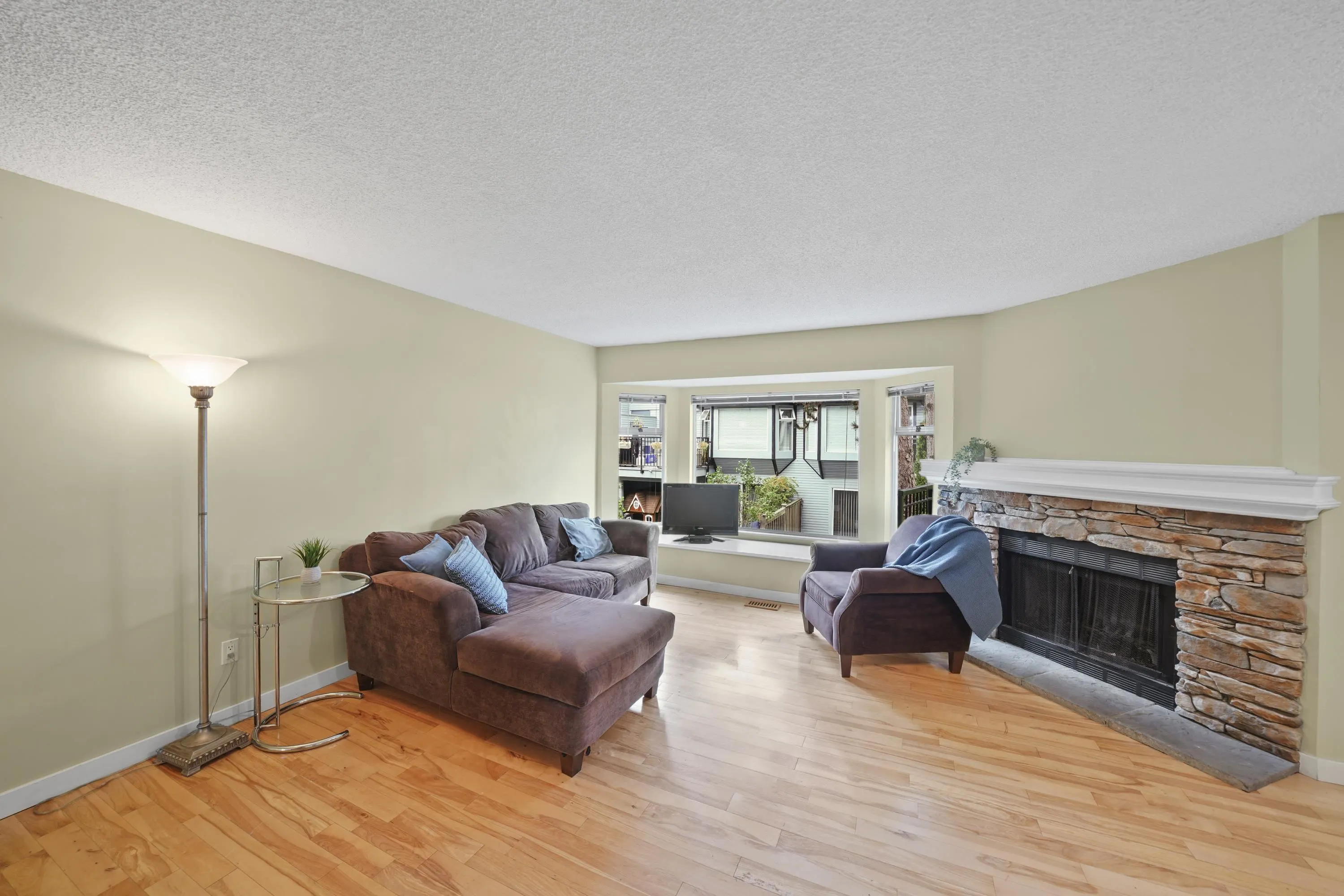 60 1195 Falcon Drive