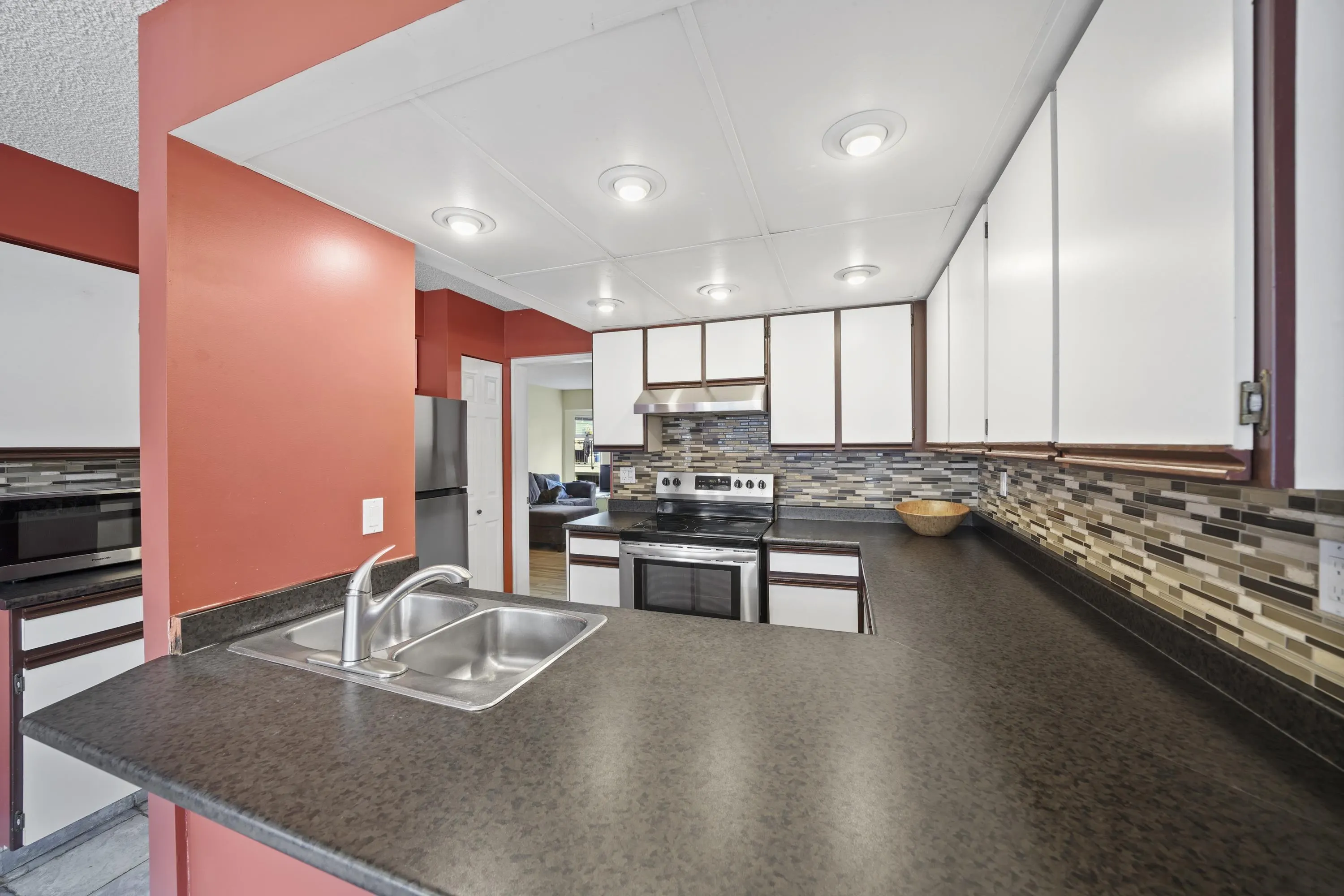 60 1195 Falcon Drive