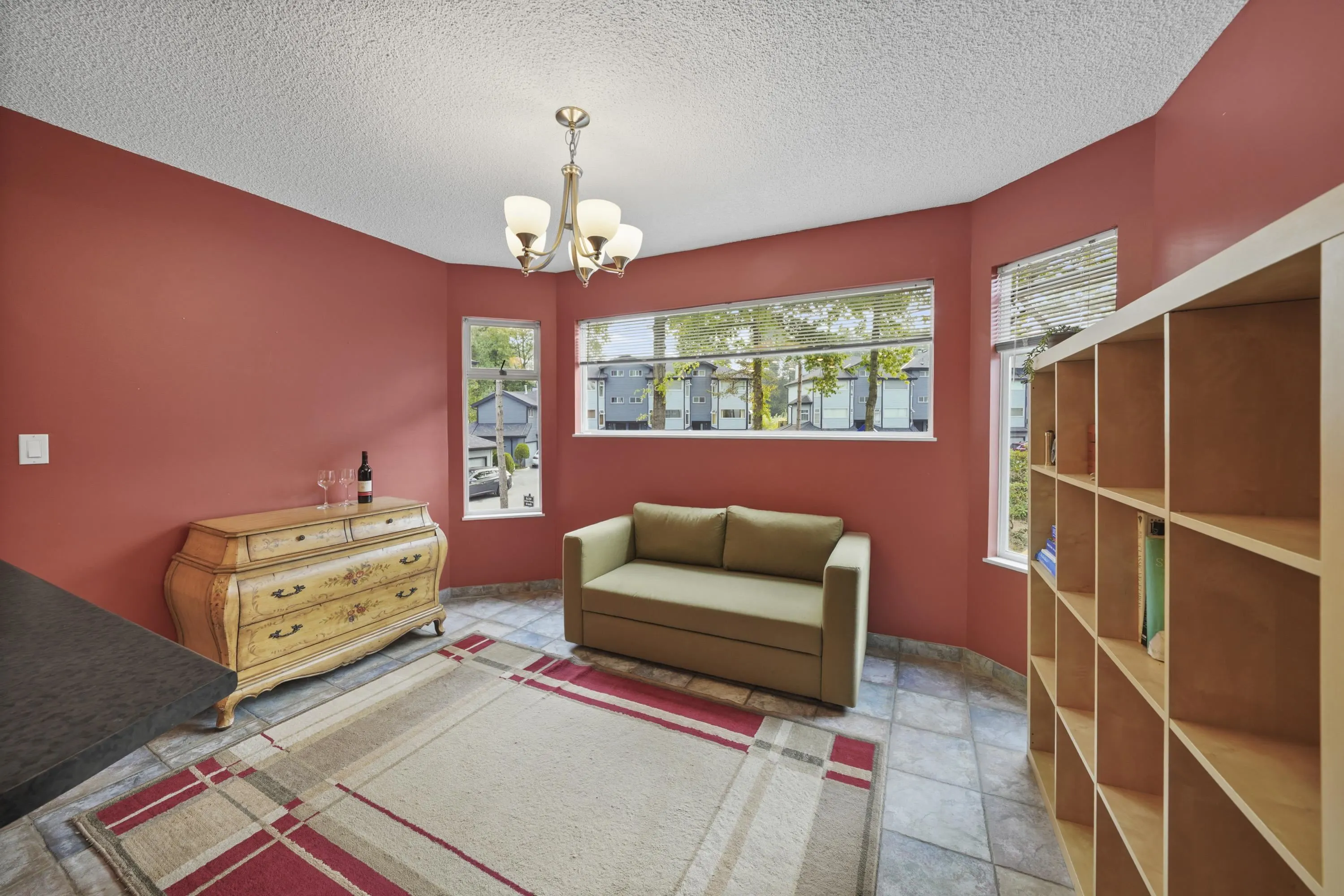 60 1195 Falcon Drive