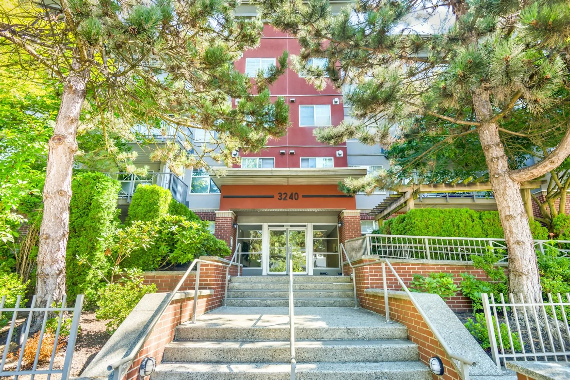 302 3240 St Johns Street