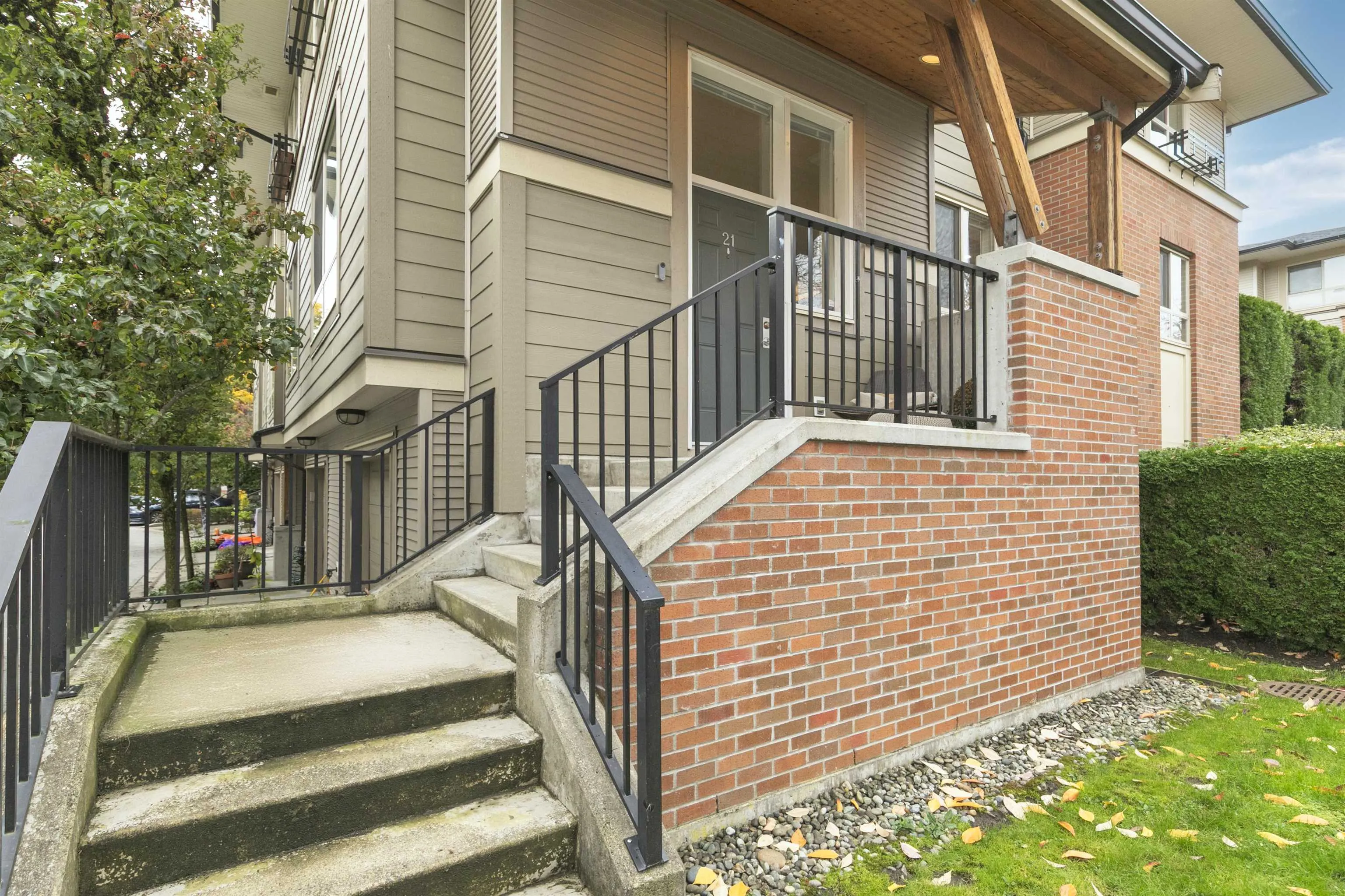 21 301 Klahanie Drive