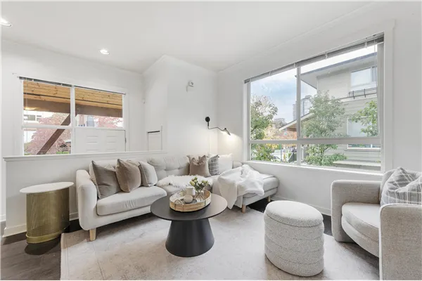 21 301 Klahanie Drive