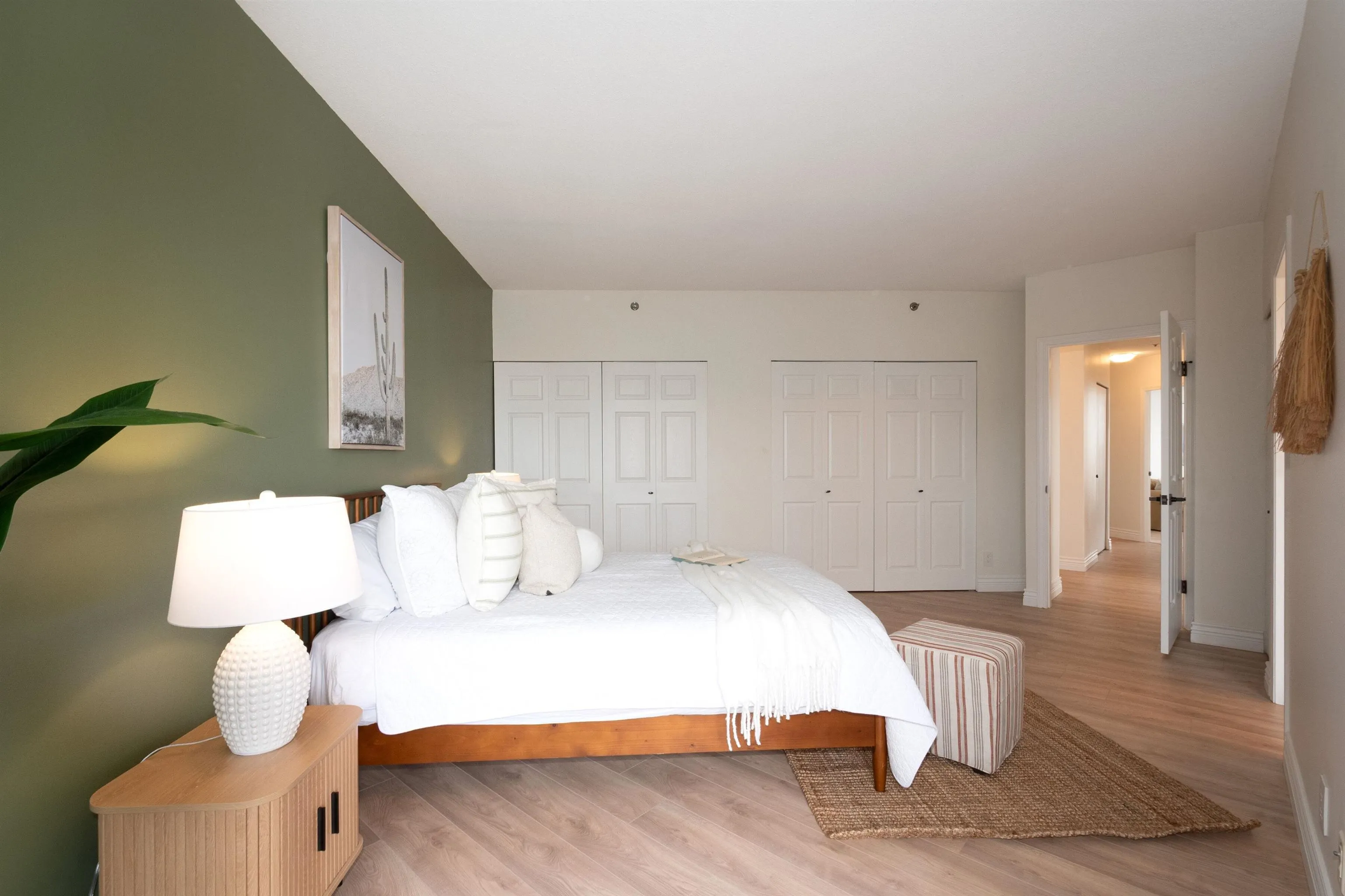 1203 728 Farrow Street