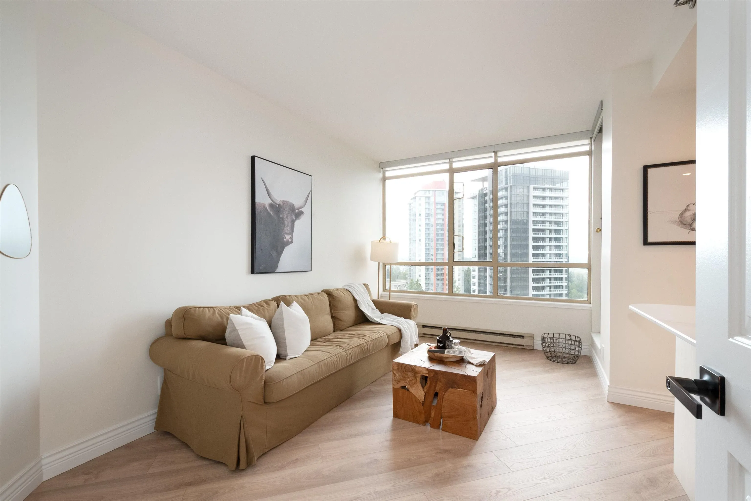 1203 728 Farrow Street