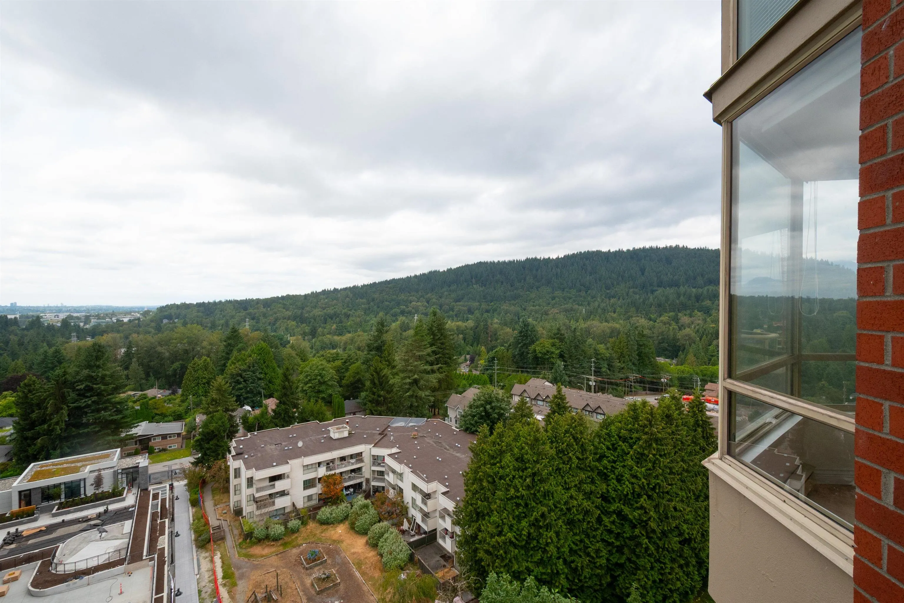 1203 728 Farrow Street