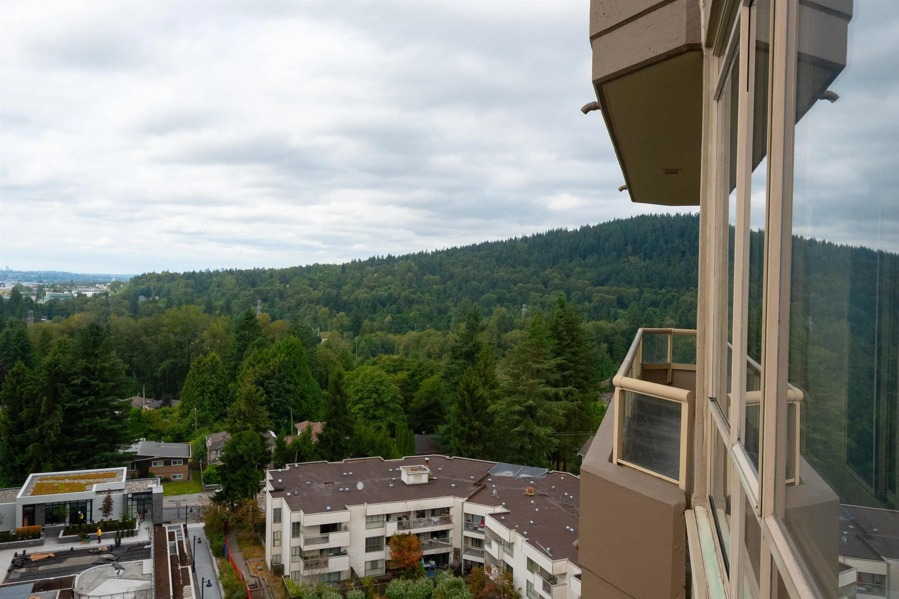 1203 728 Farrow Street