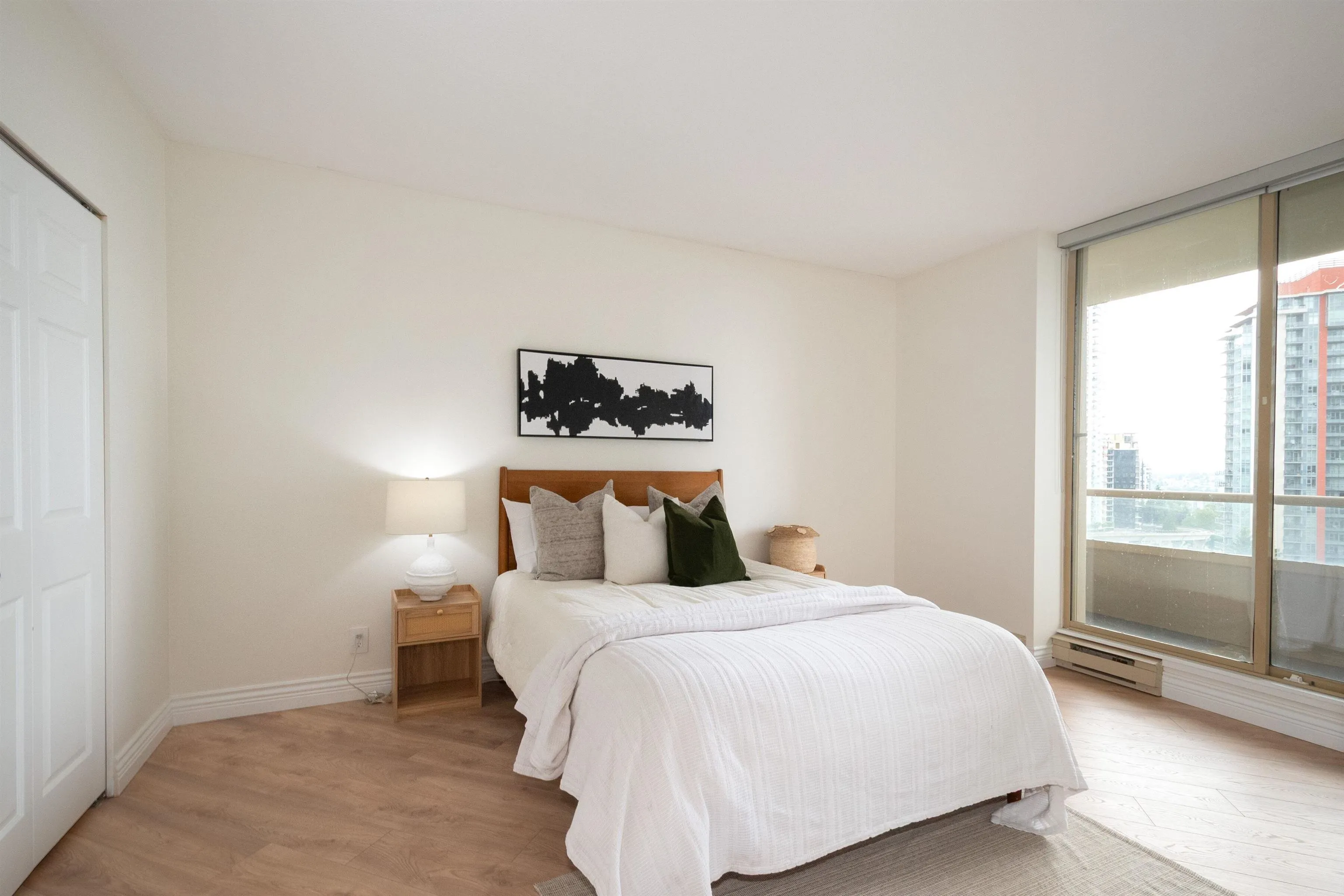 1203 728 Farrow Street