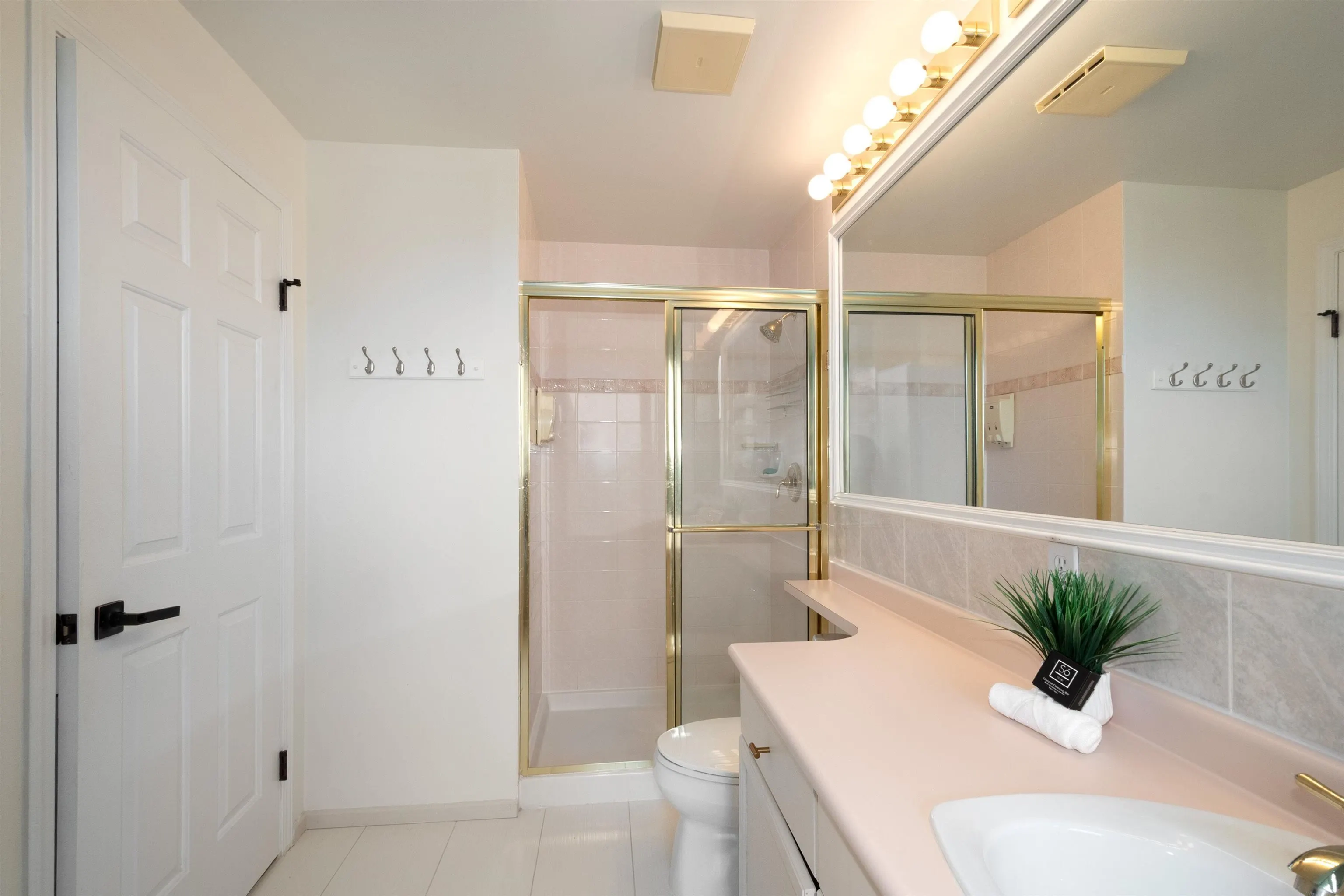 1203 728 Farrow Street