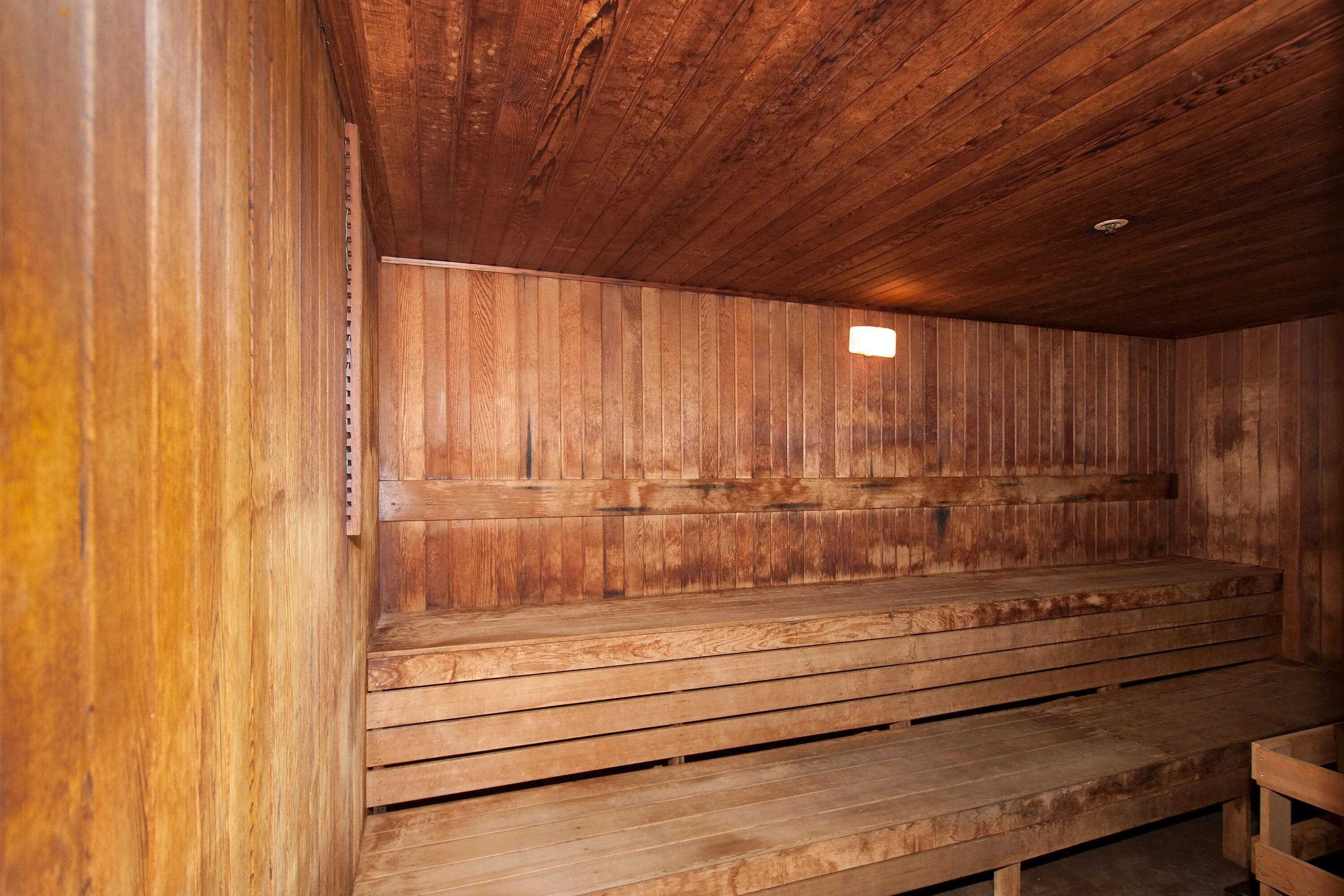 1203 728 Farrow Street