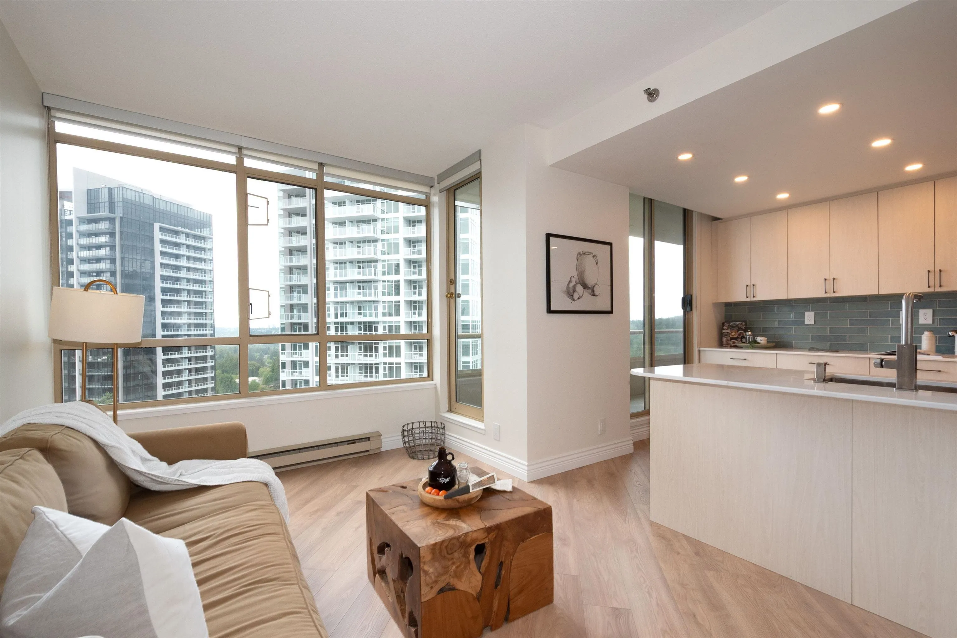 1203 728 Farrow Street