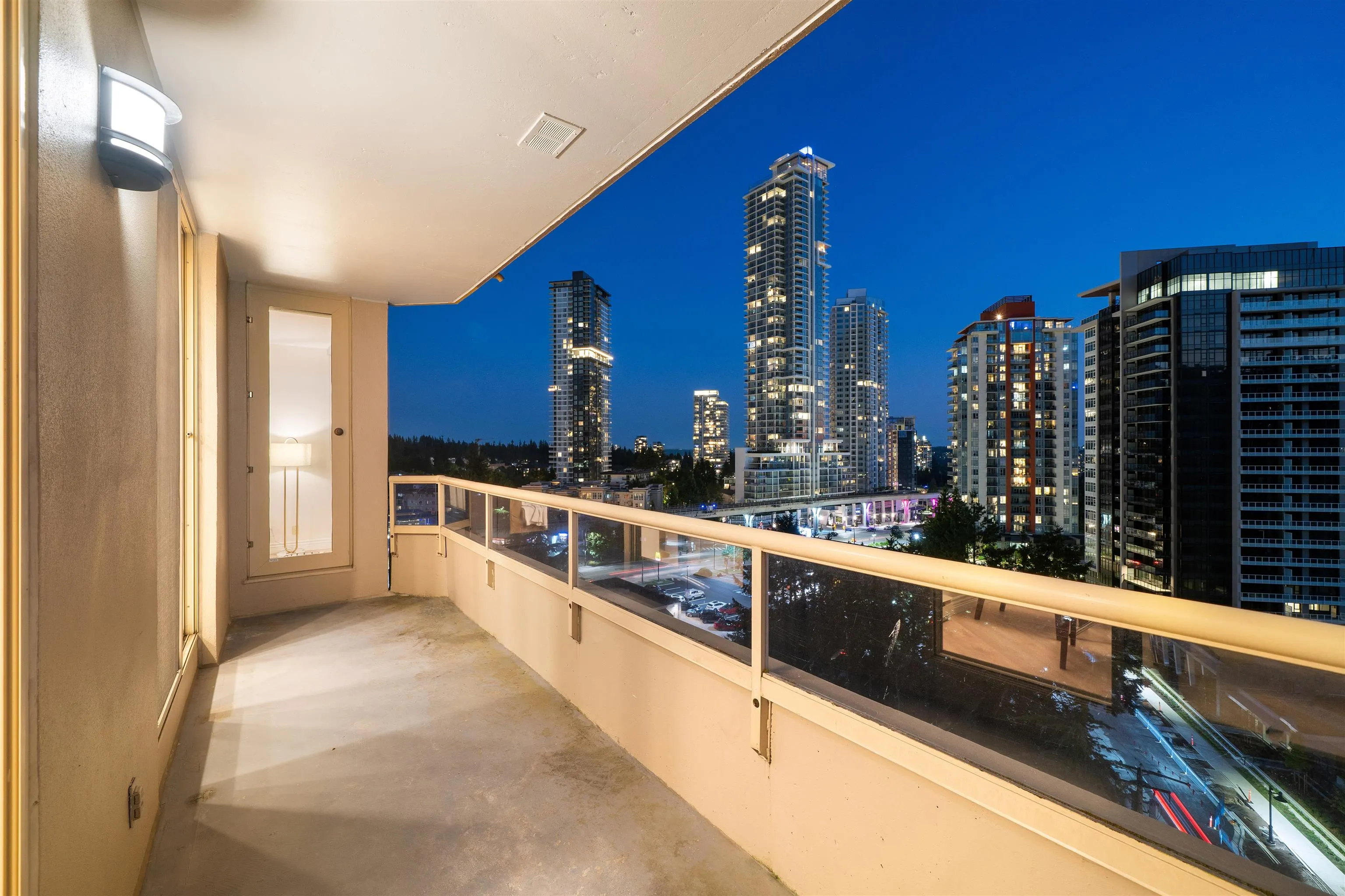 1203 728 Farrow Street