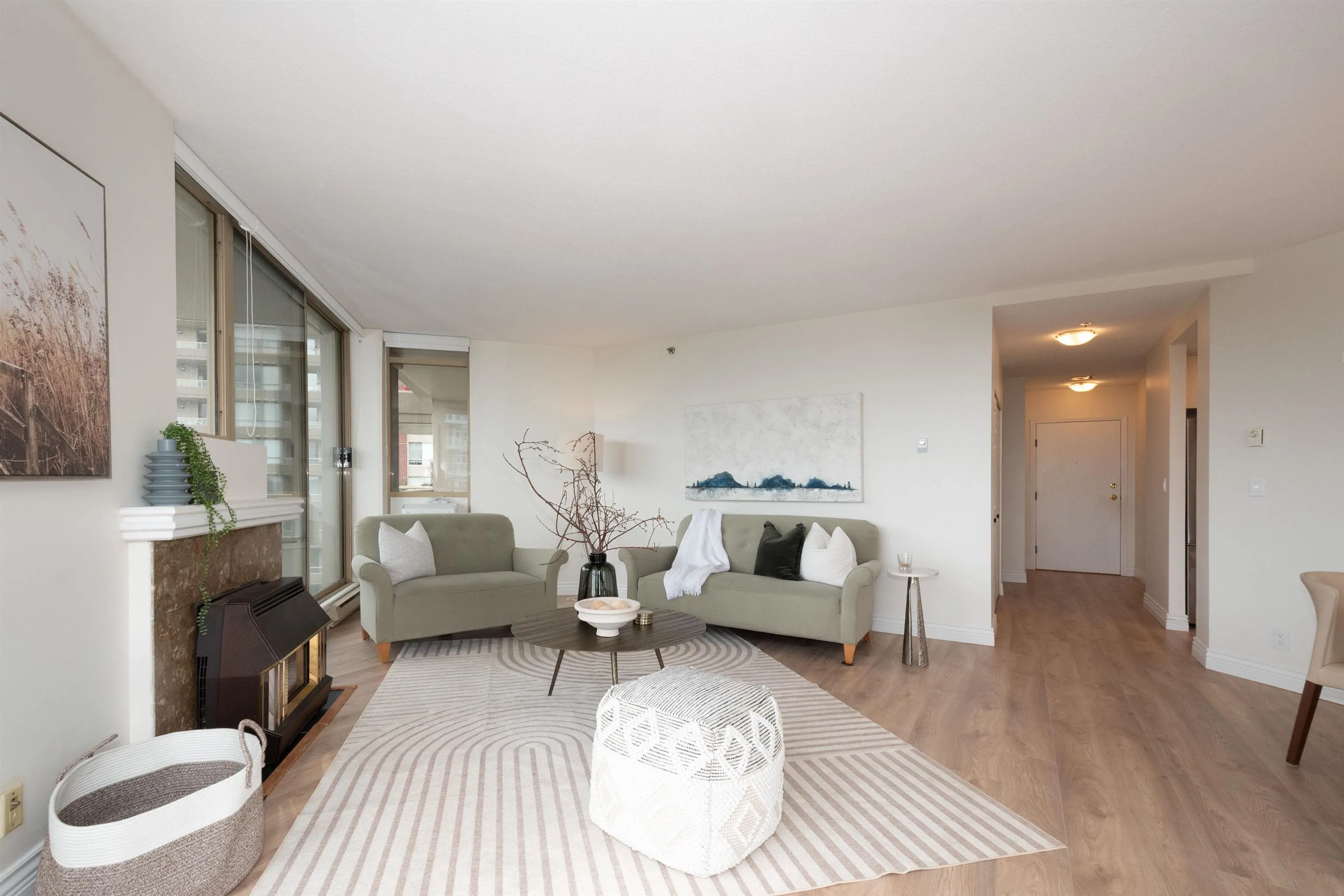 1203 728 Farrow Street