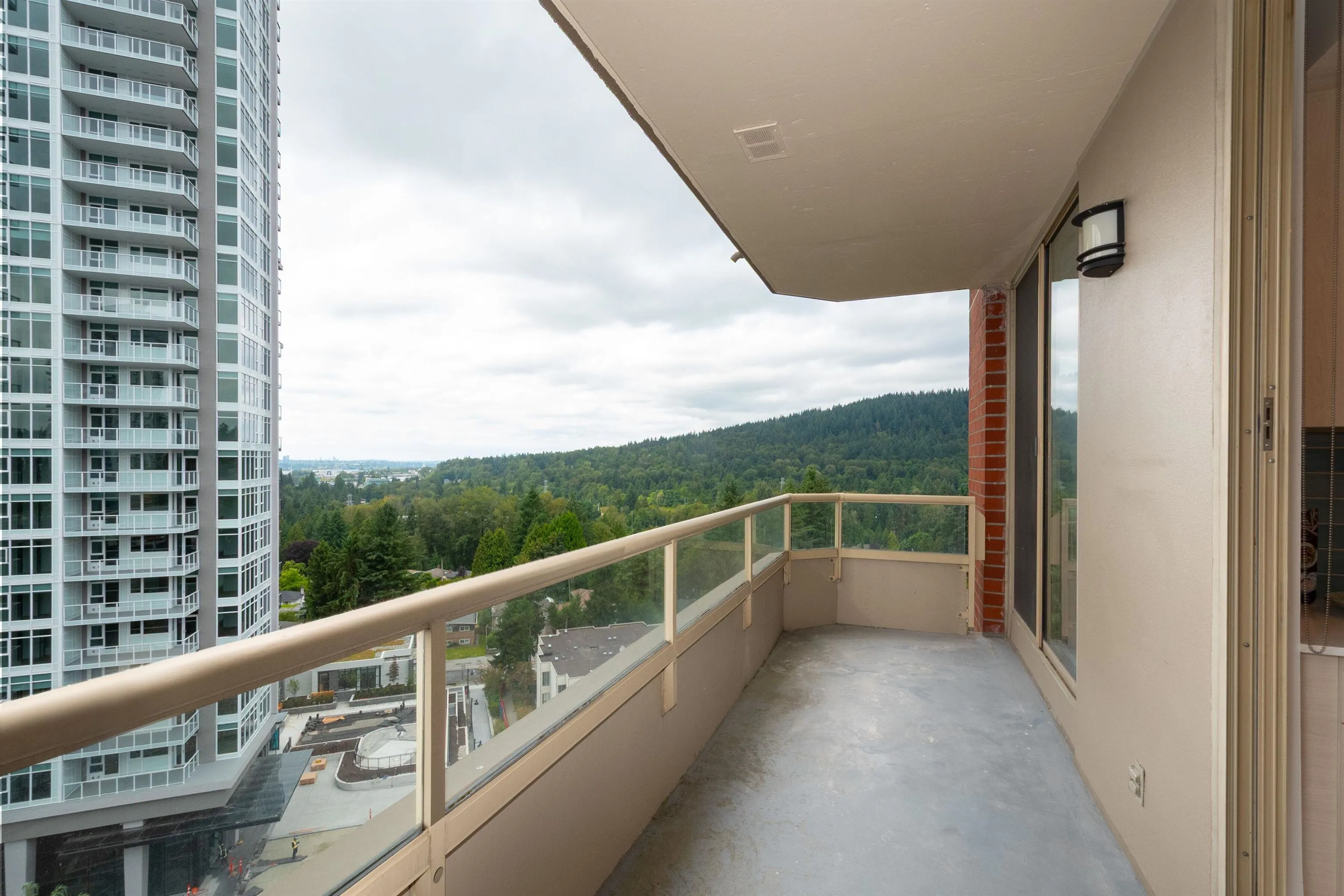 1203 728 Farrow Street