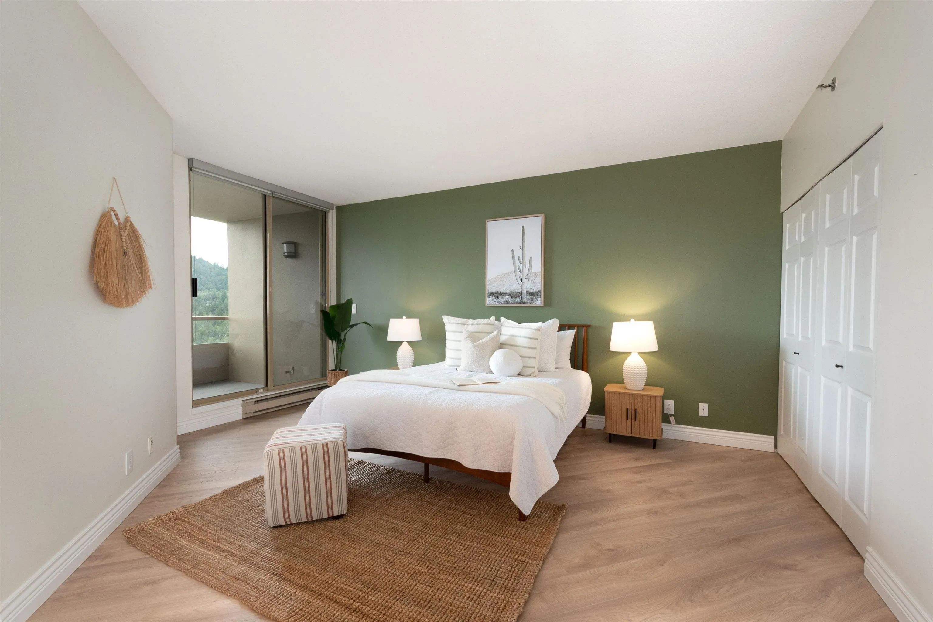 1203 728 Farrow Street