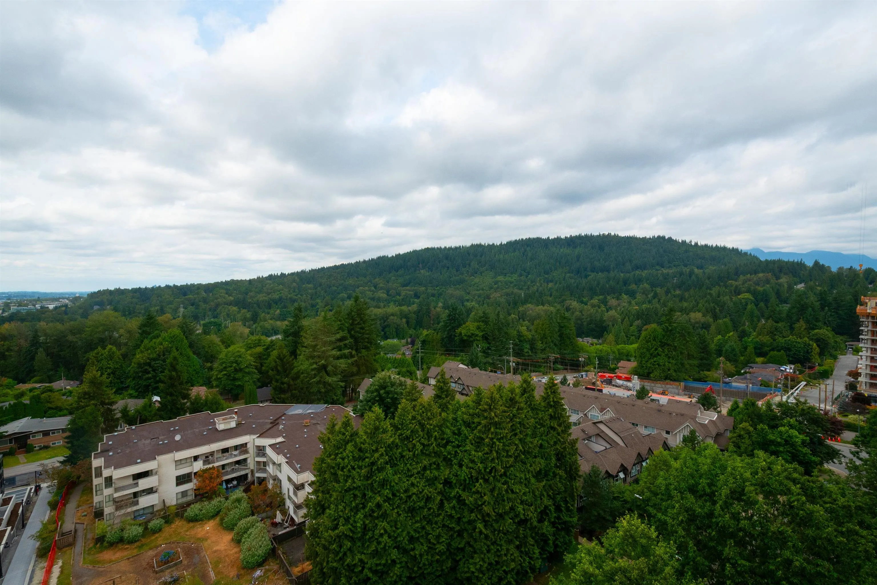 1203 728 Farrow Street