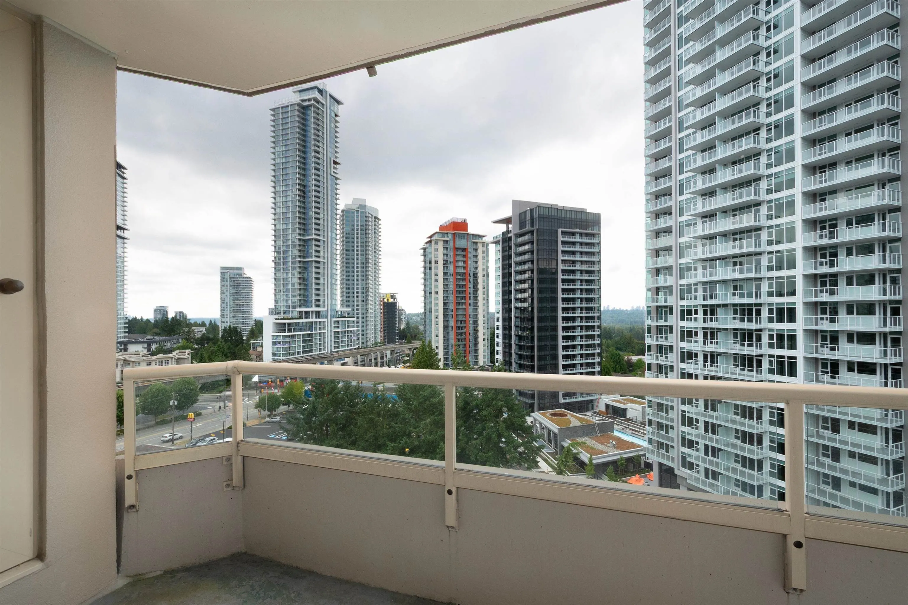 1203 728 Farrow Street