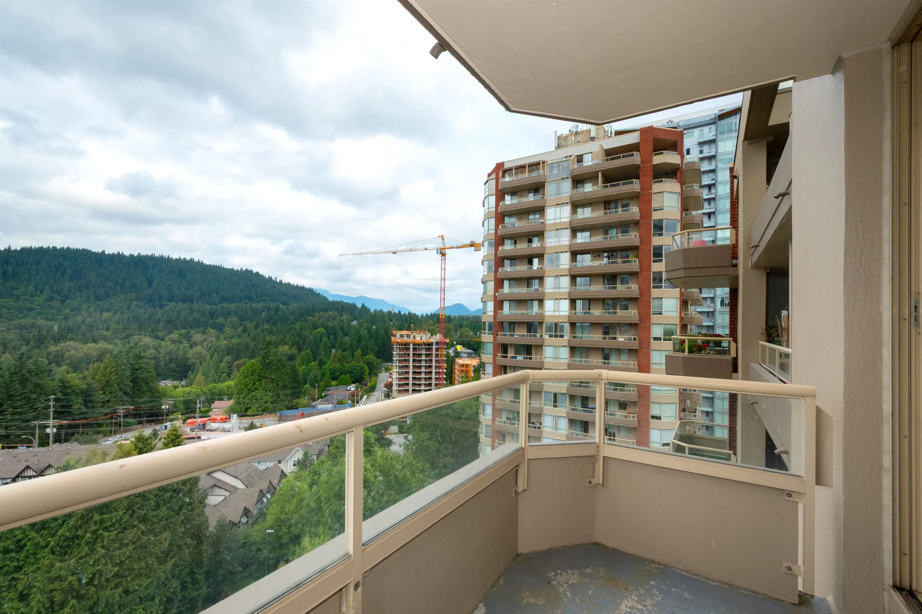 1203 728 Farrow Street